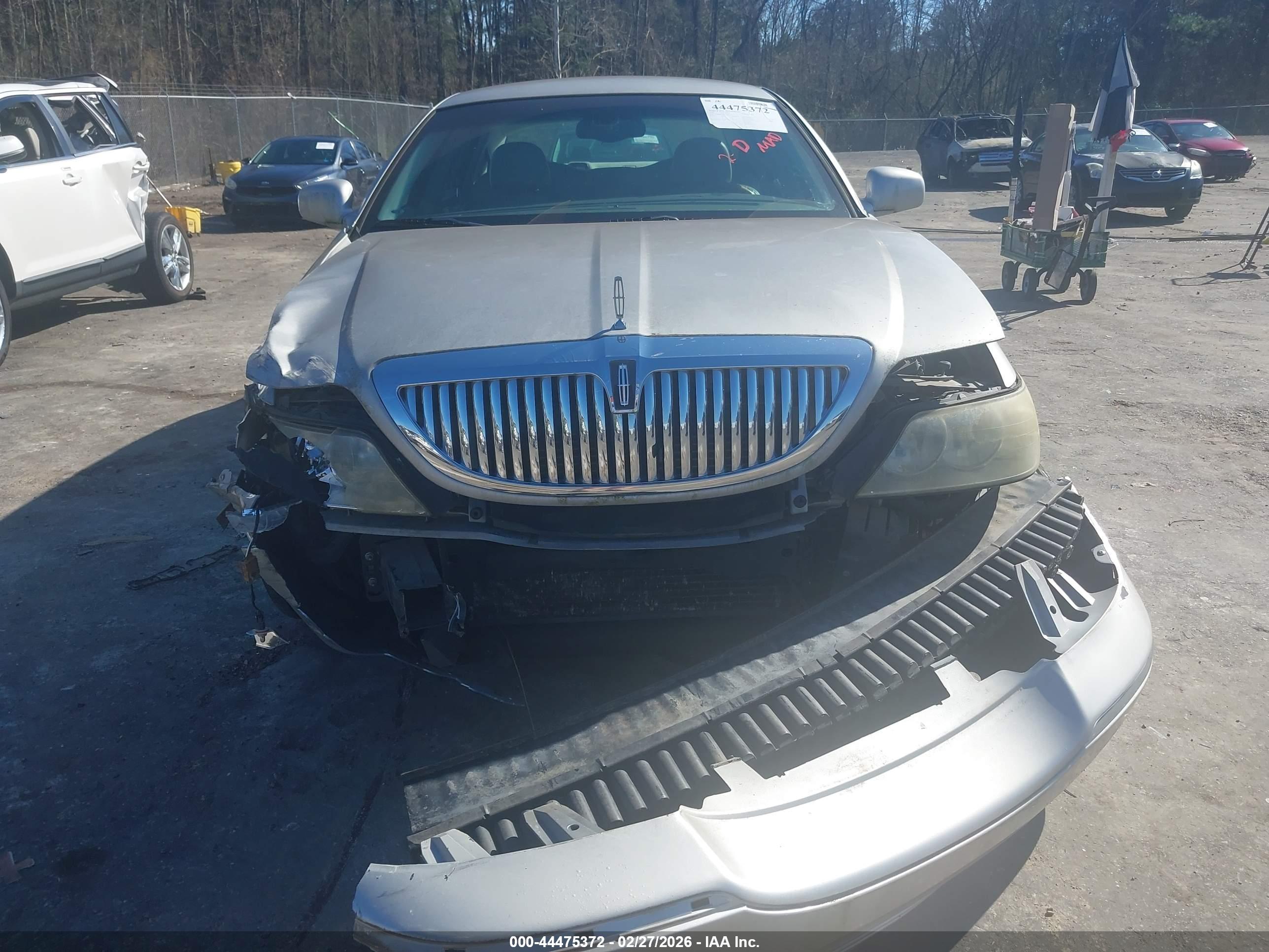 LINCOLN TOWN image 6