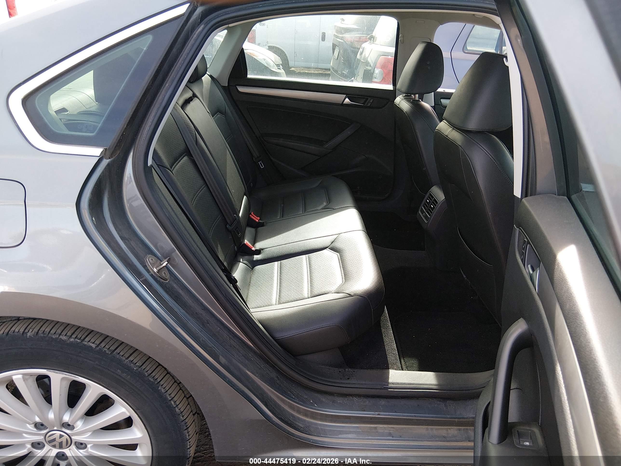 VOLKSWAGEN PASSAT image 8