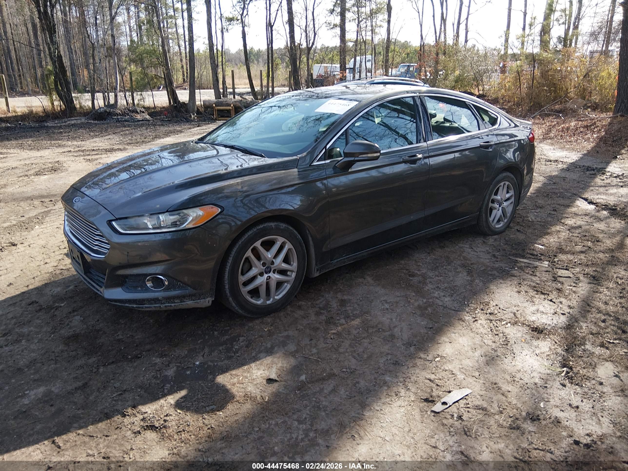 FORD FUSION image 2
