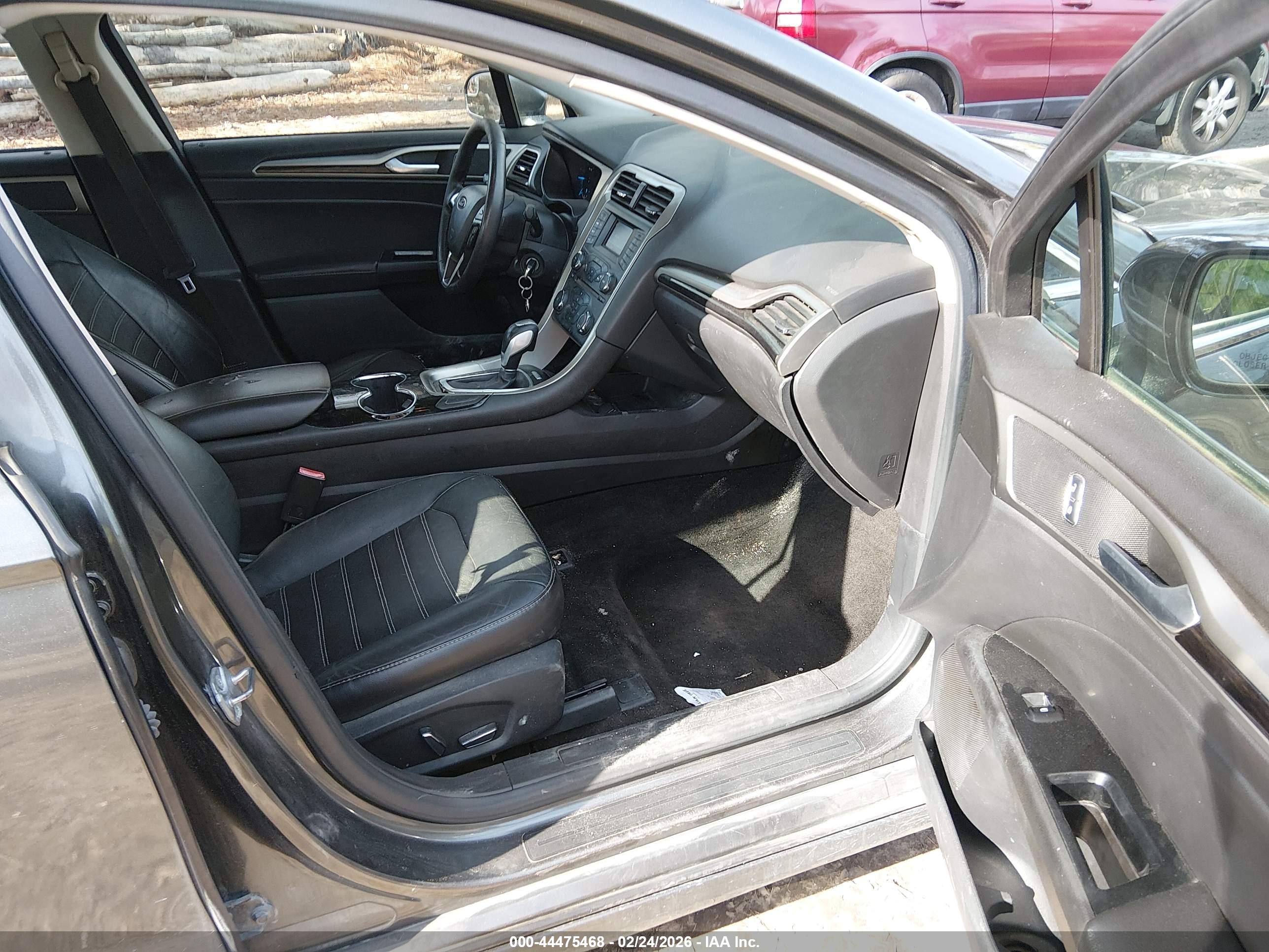 FORD FUSION image 5
