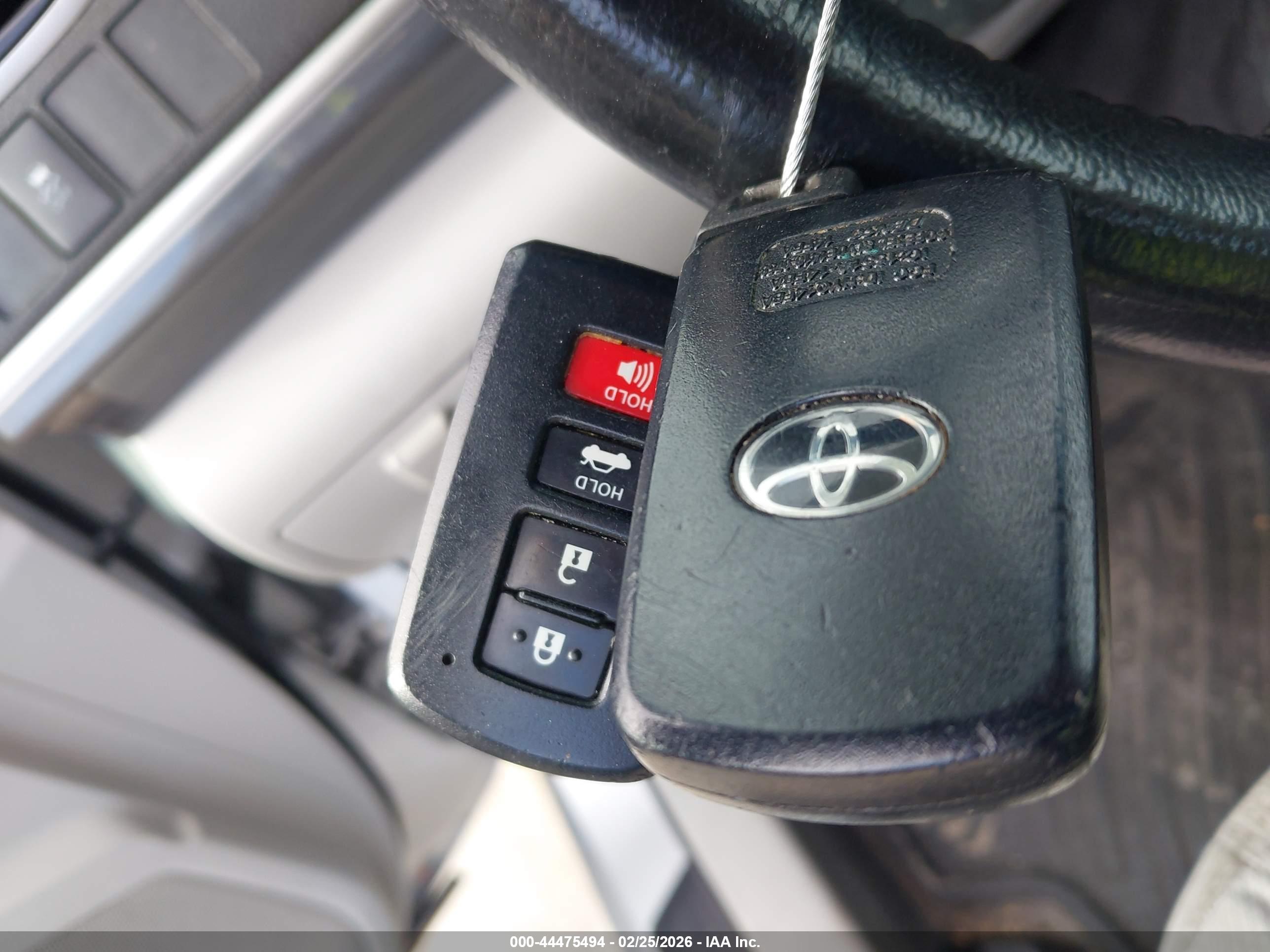 TOYOTA CAMRY image 11