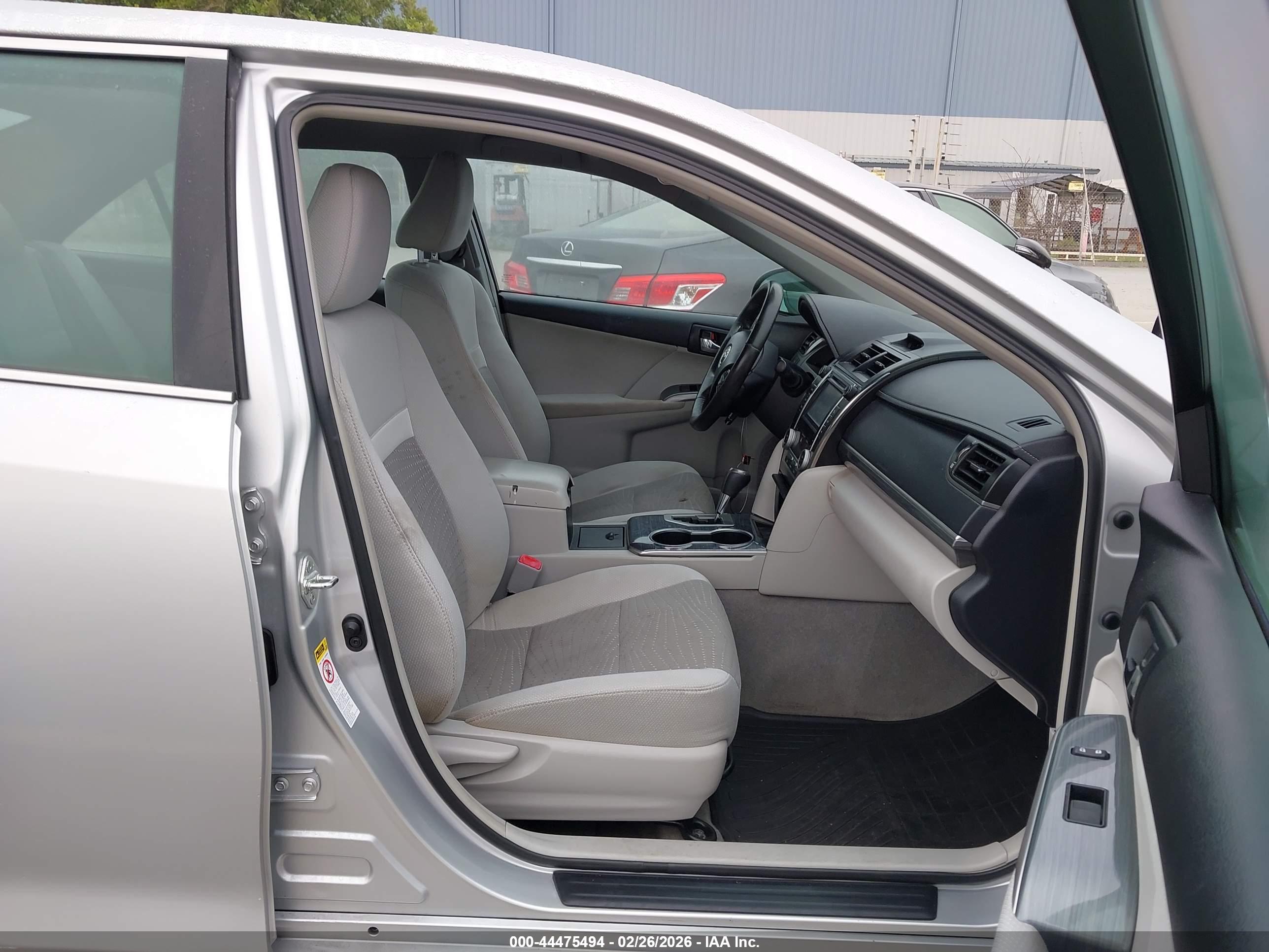 TOYOTA CAMRY image 5