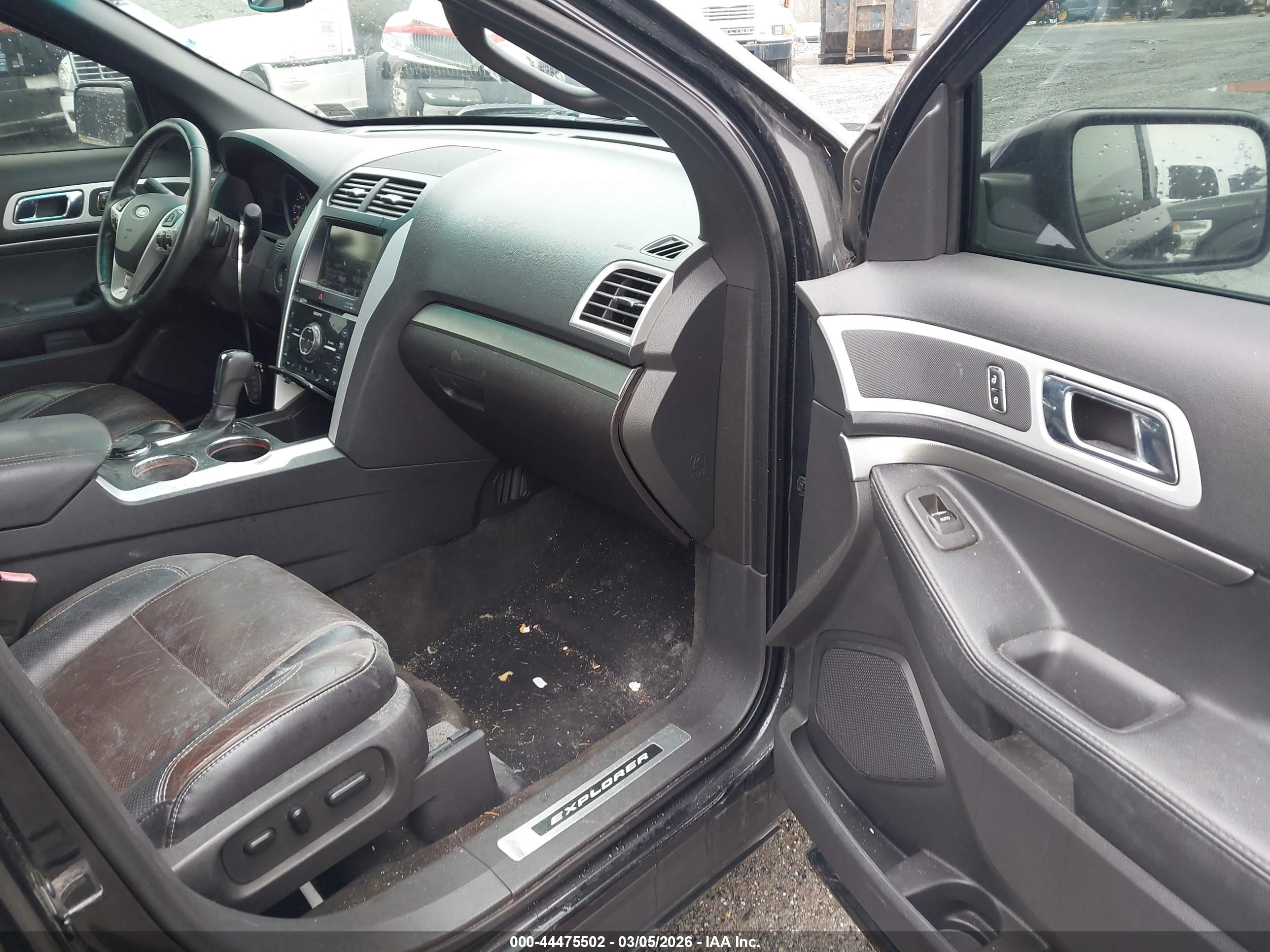 FORD EXPLORER image 5