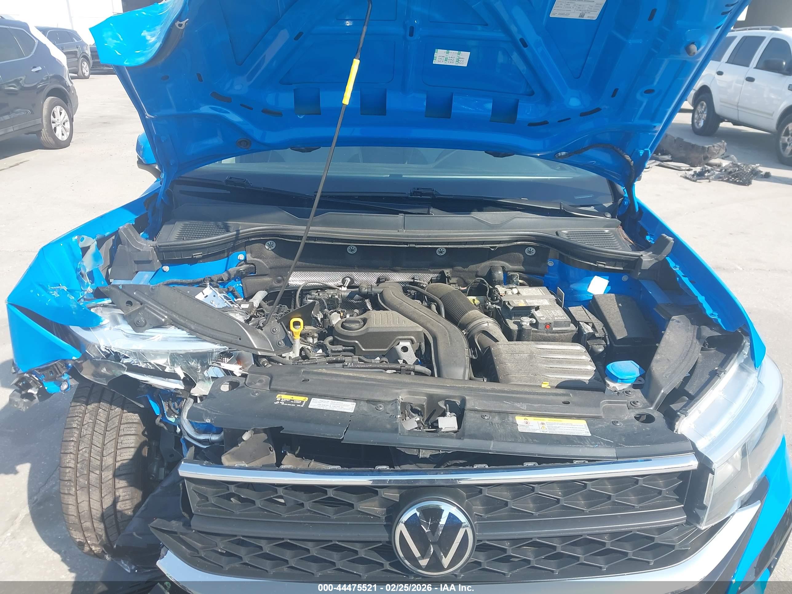 VOLKSWAGEN TAOS image 10