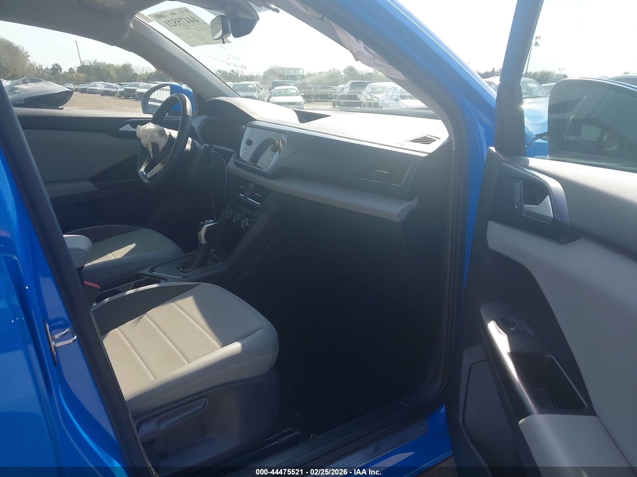 VOLKSWAGEN TAOS image 5
