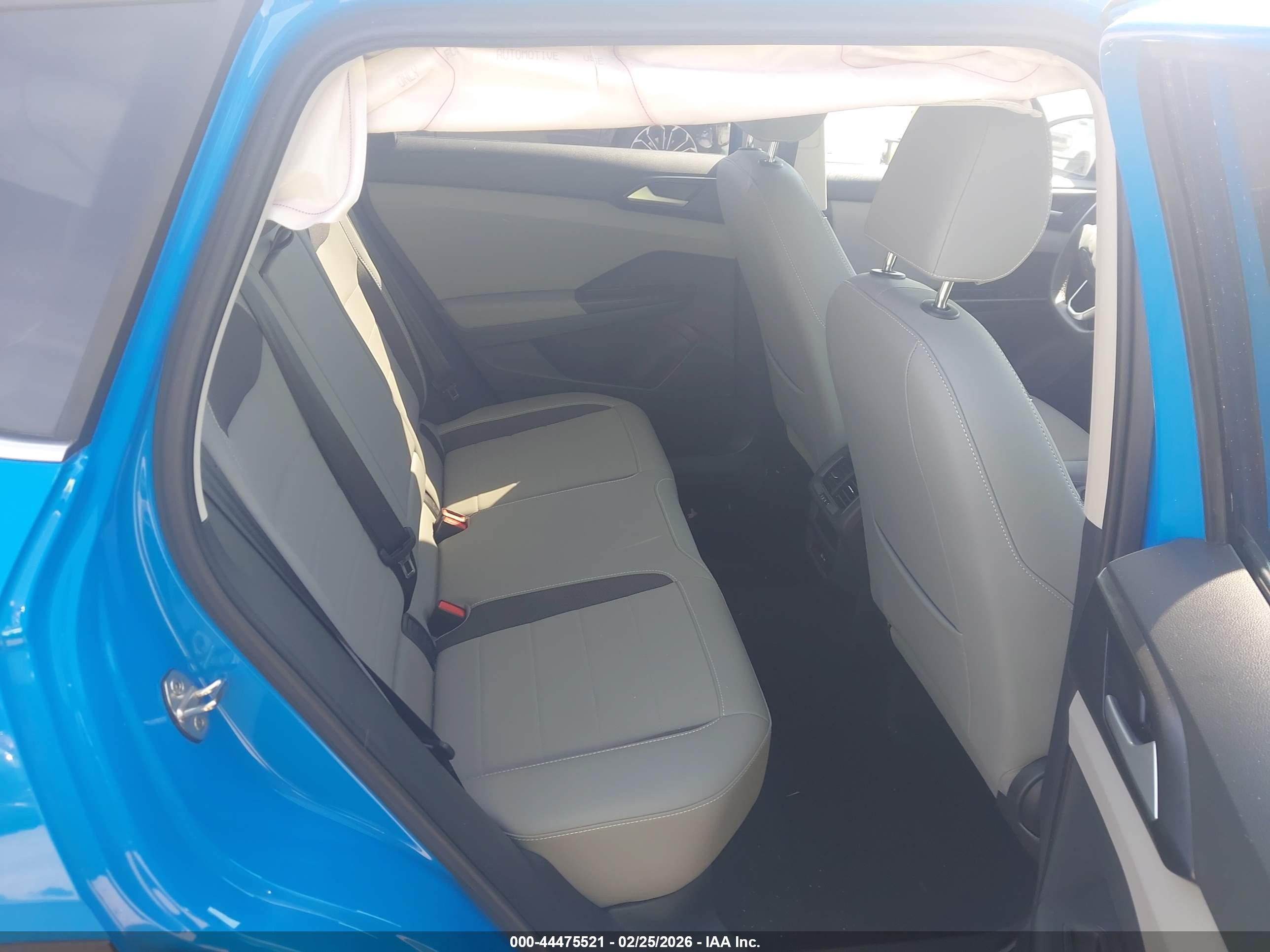 VOLKSWAGEN TAOS image 8