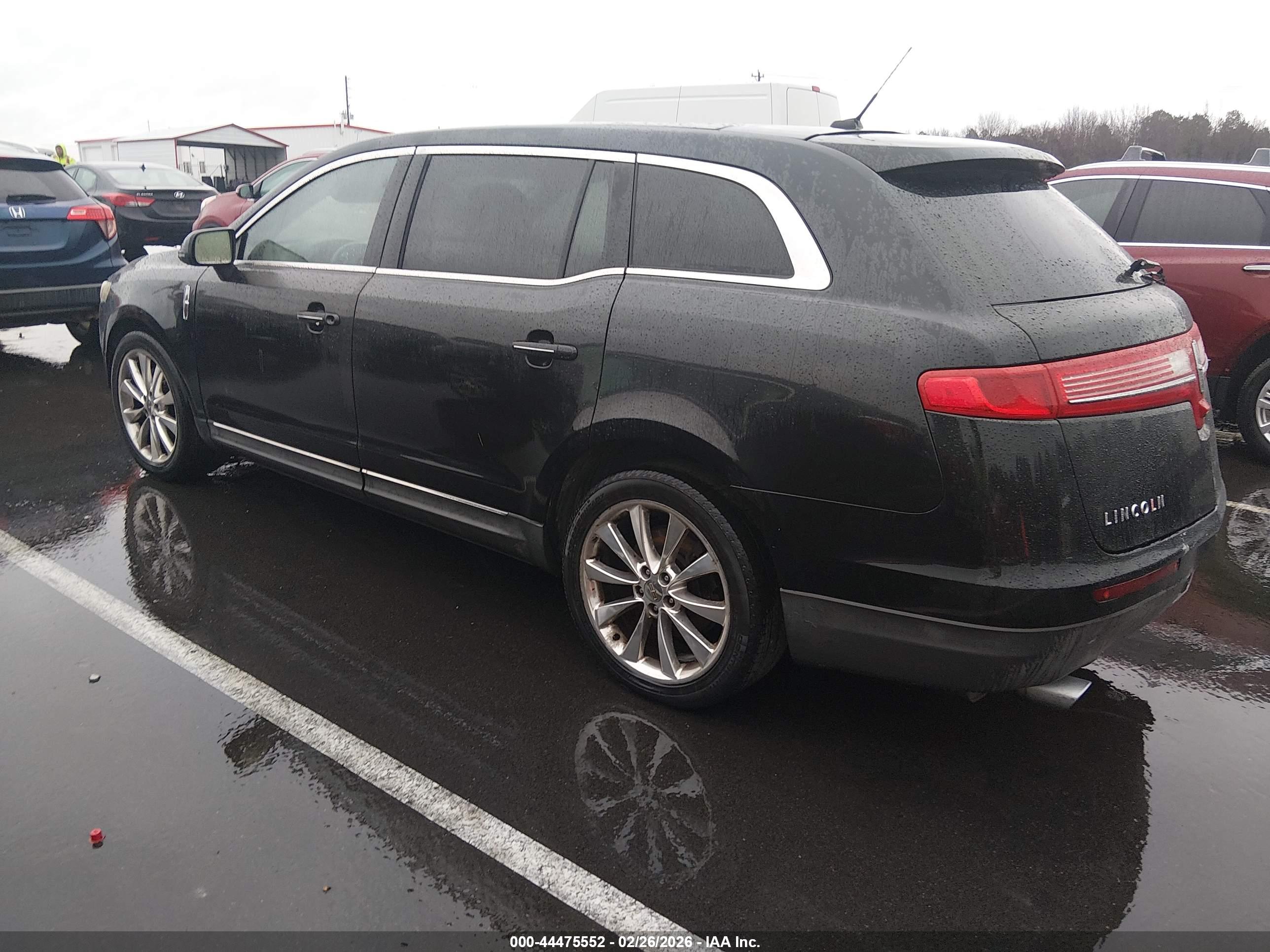 LINCOLN MKT image 3