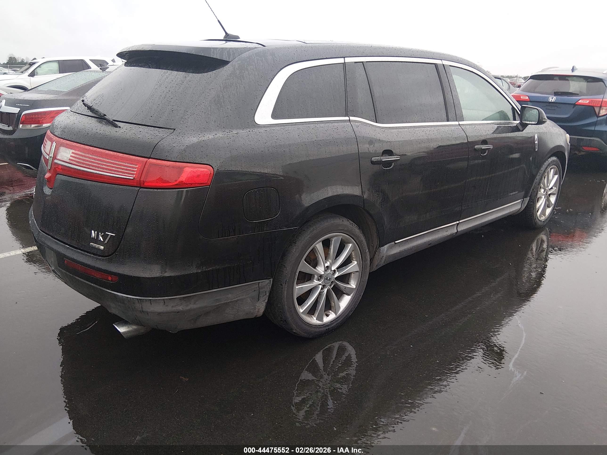 LINCOLN MKT image 4