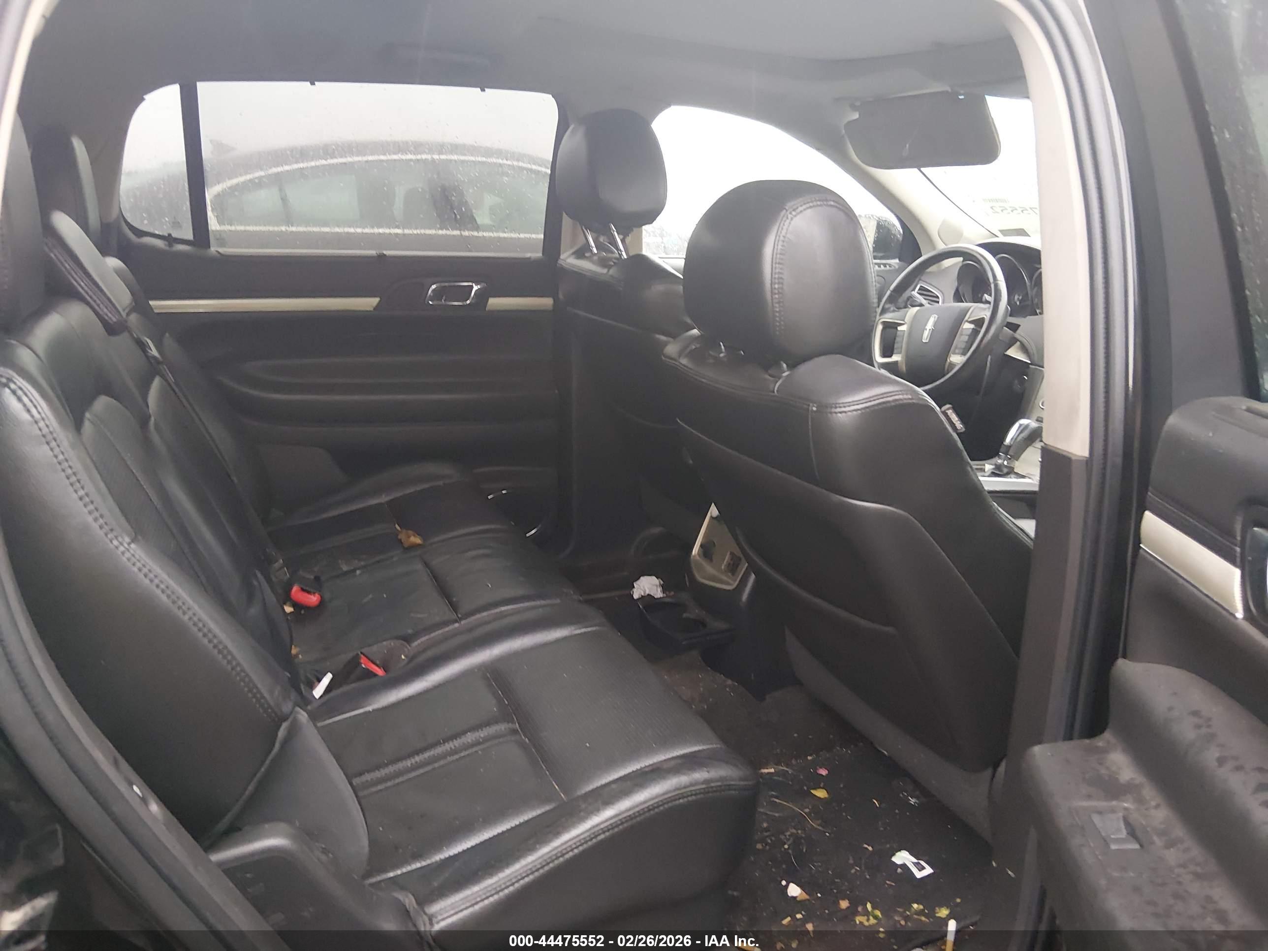 LINCOLN MKT image 8