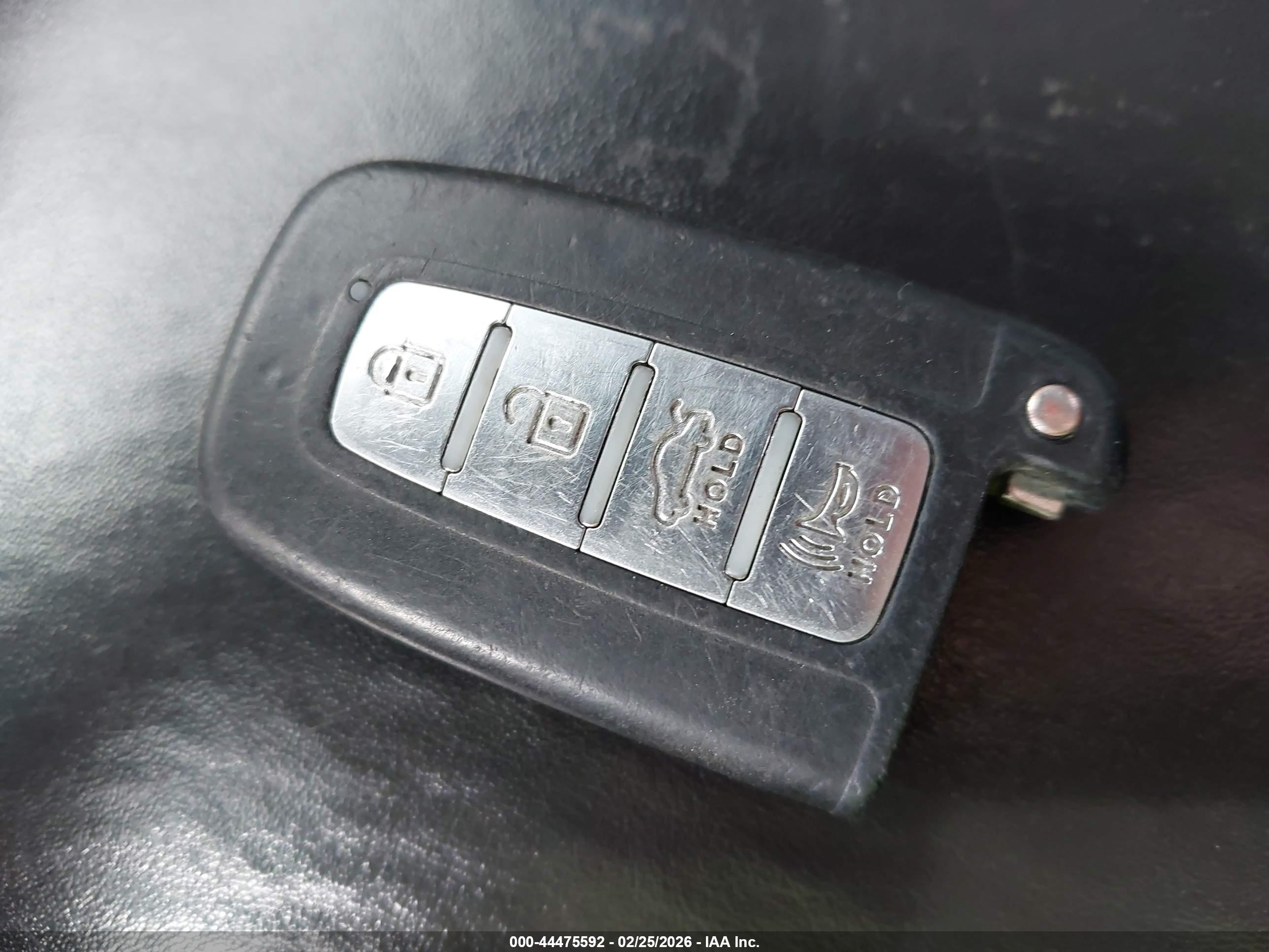 HYUNDAI GENESIS image 11