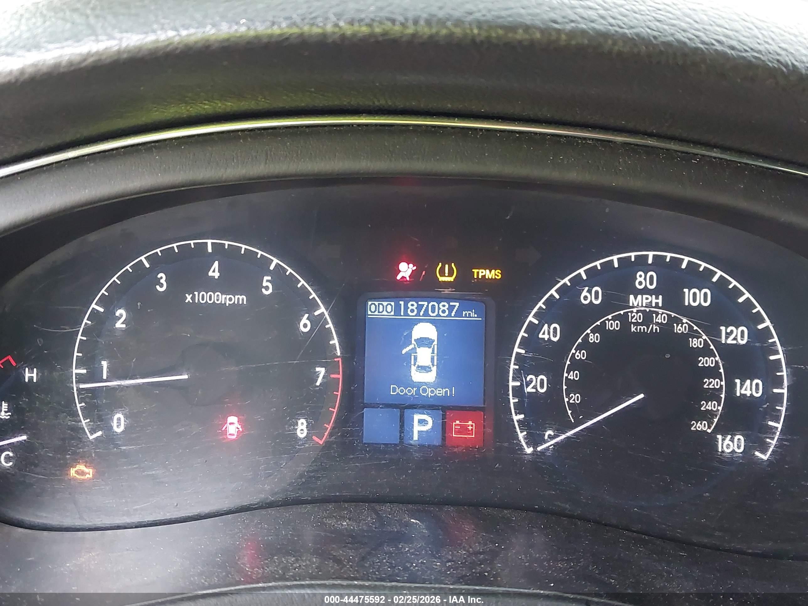 HYUNDAI GENESIS image 7