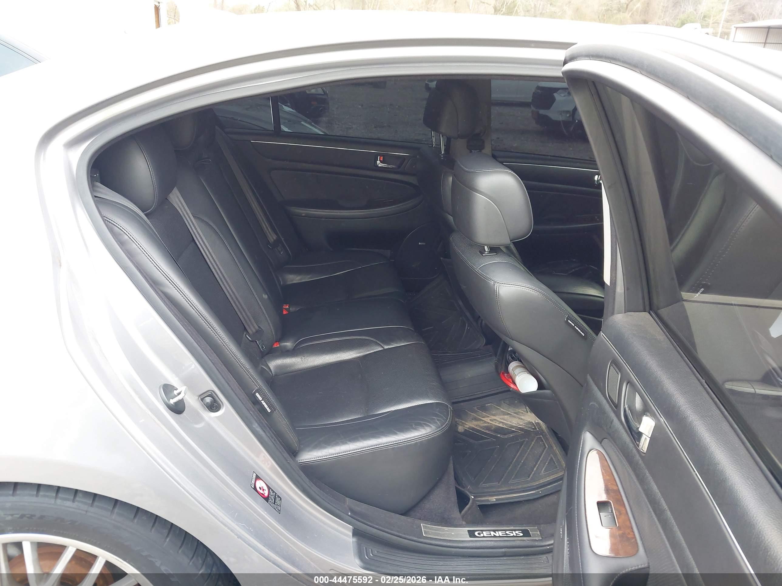 HYUNDAI GENESIS image 8