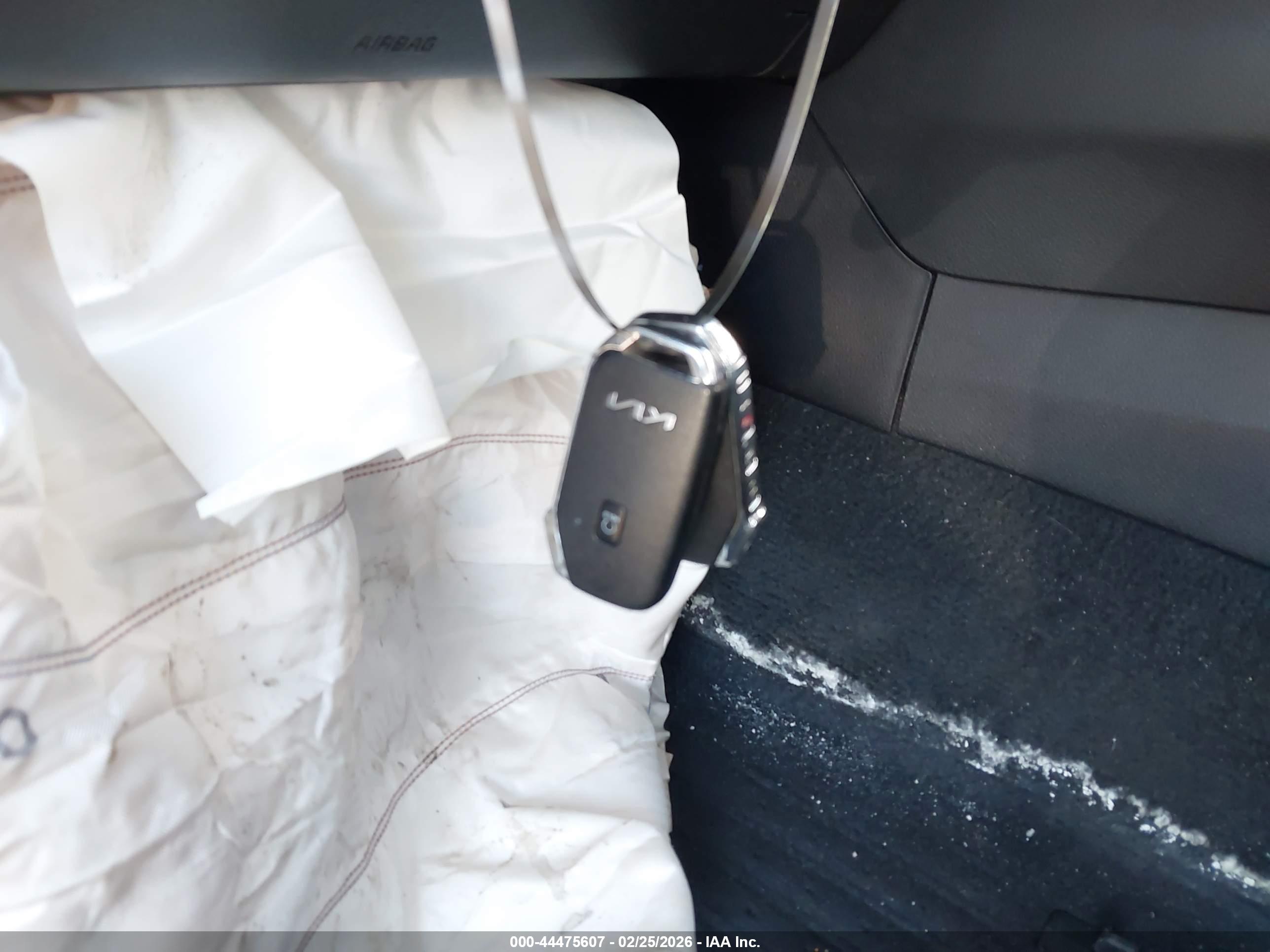 KIA K5 image 11