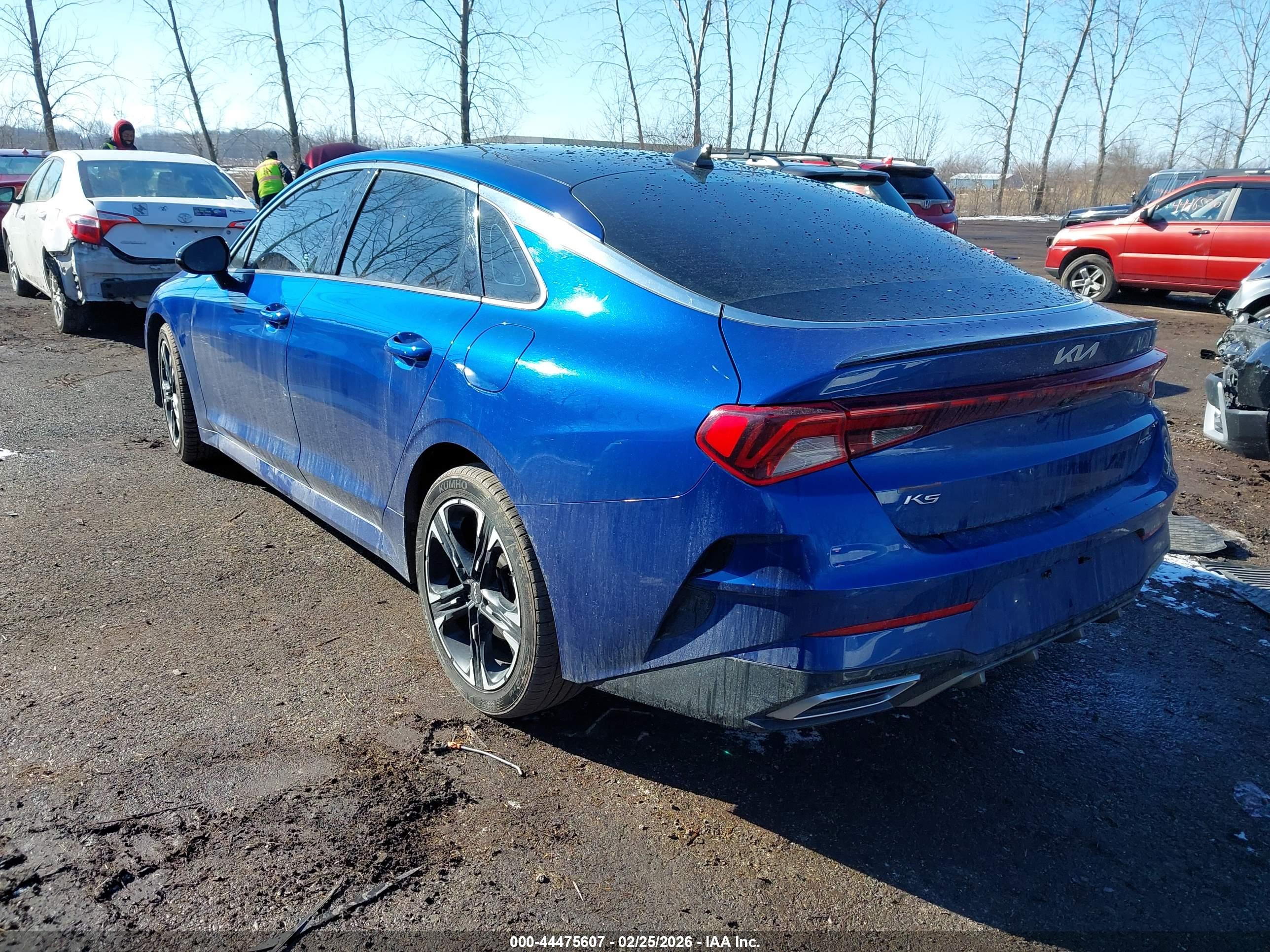 KIA K5 image 3