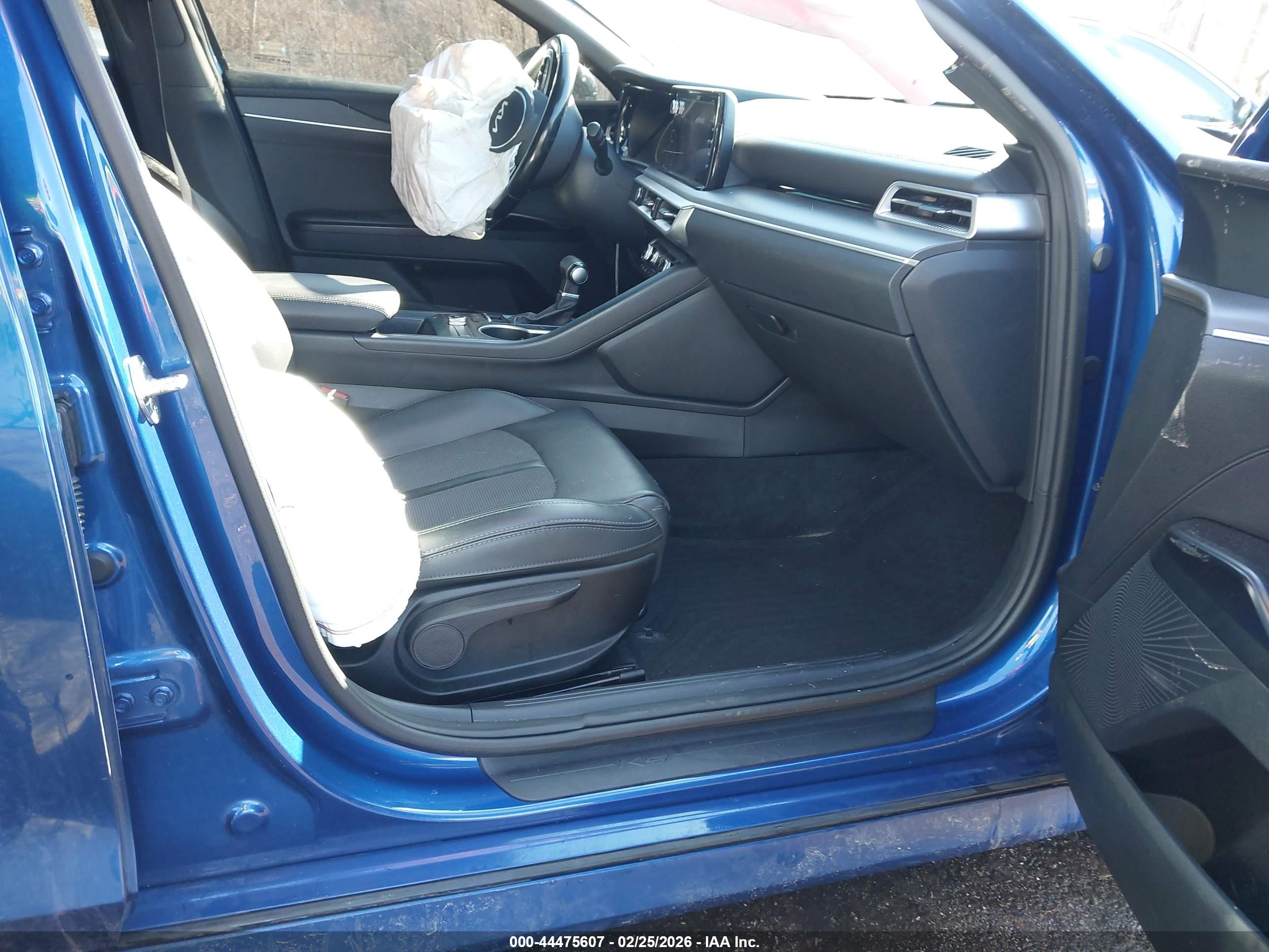 KIA K5 image 5