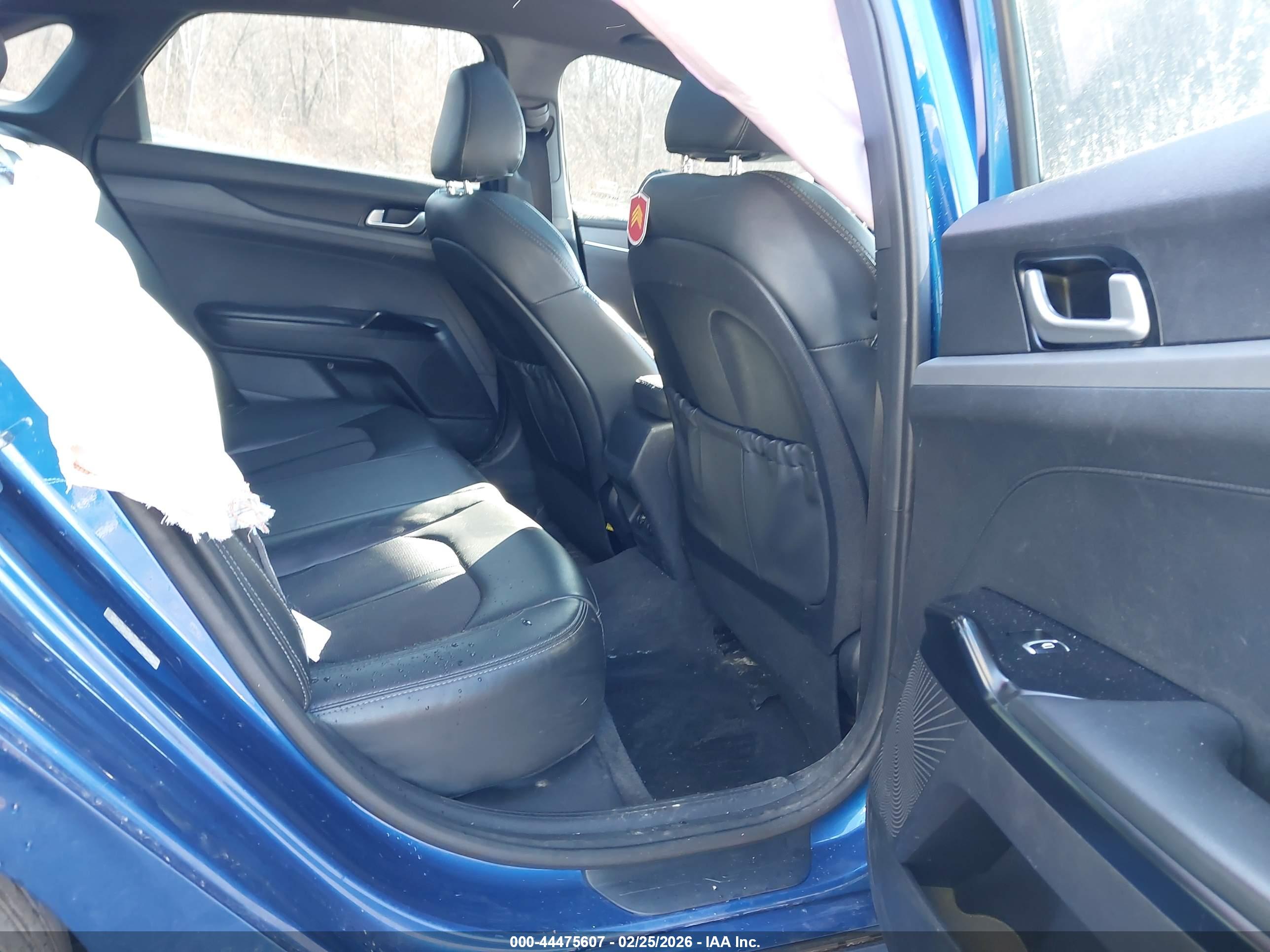 KIA K5 image 8