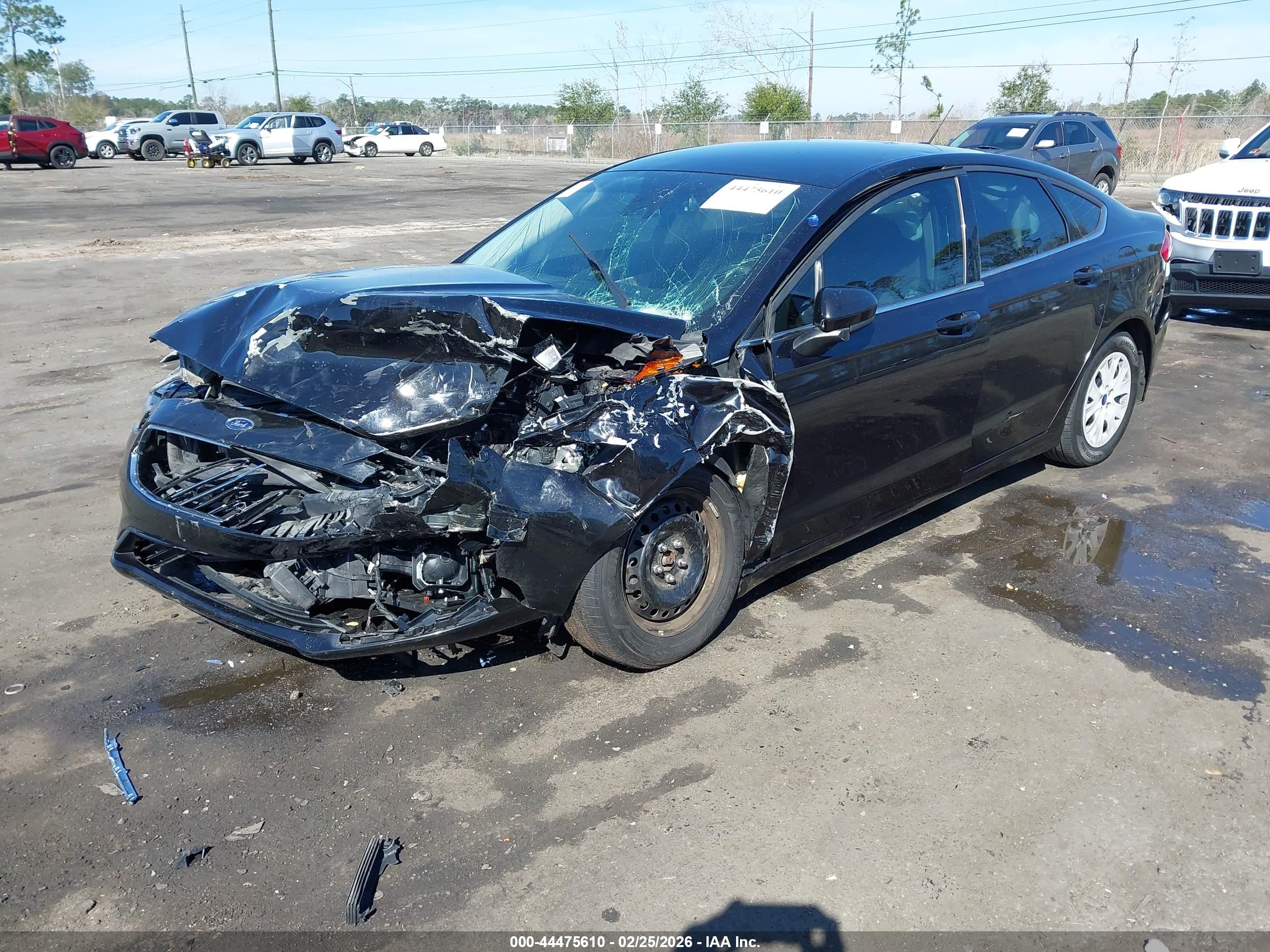 FORD FUSION image 2