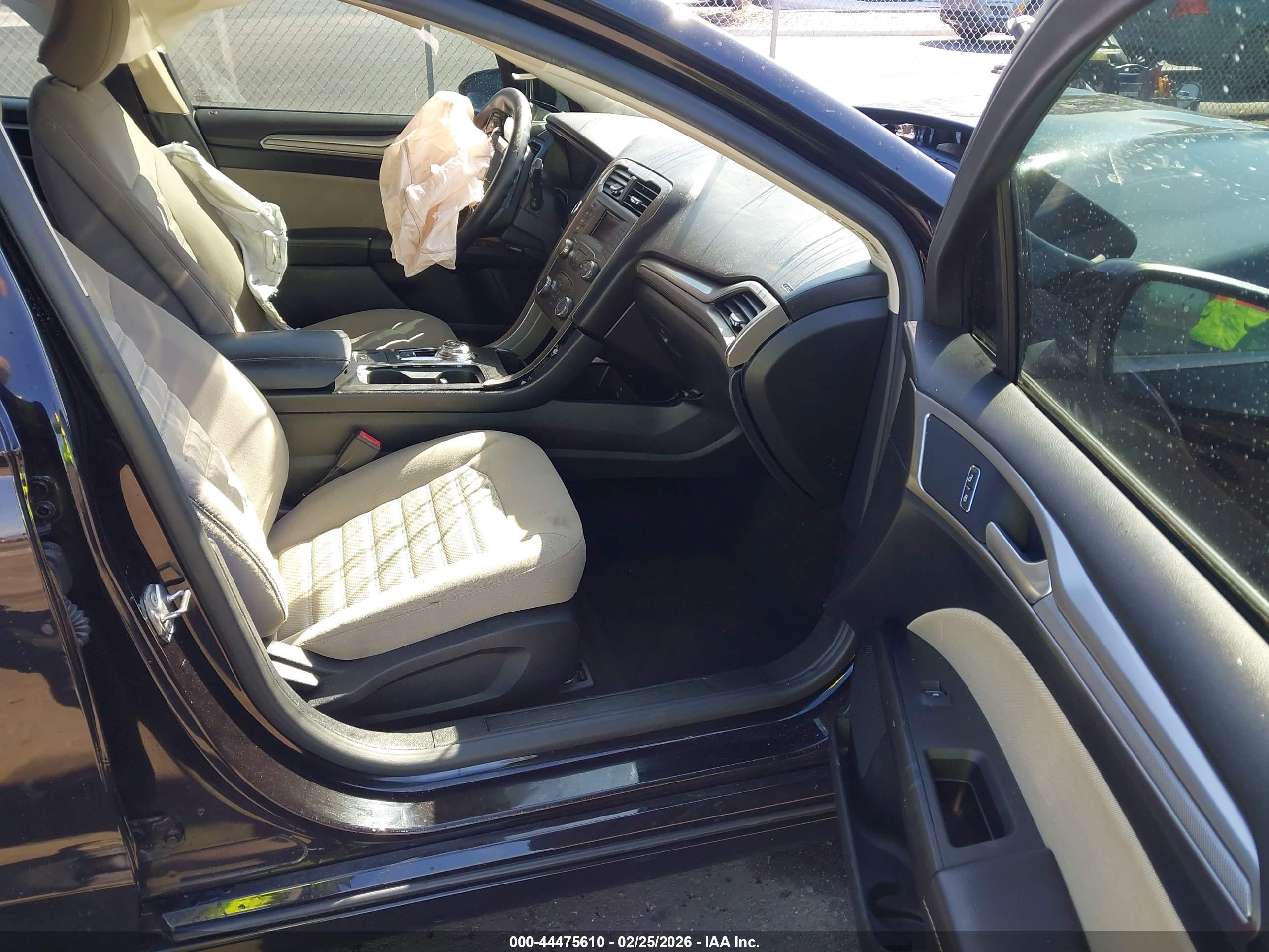 FORD FUSION image 5