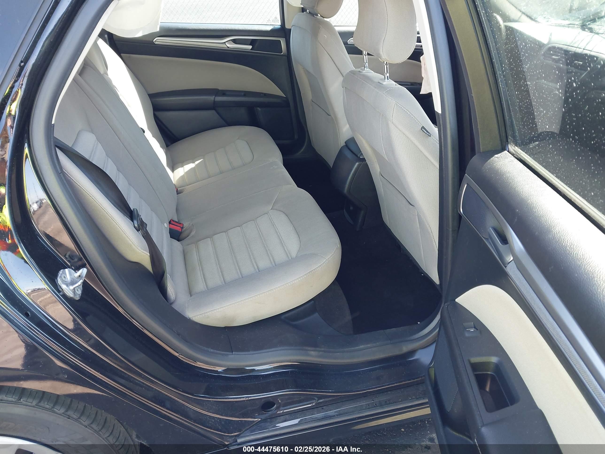 FORD FUSION image 8