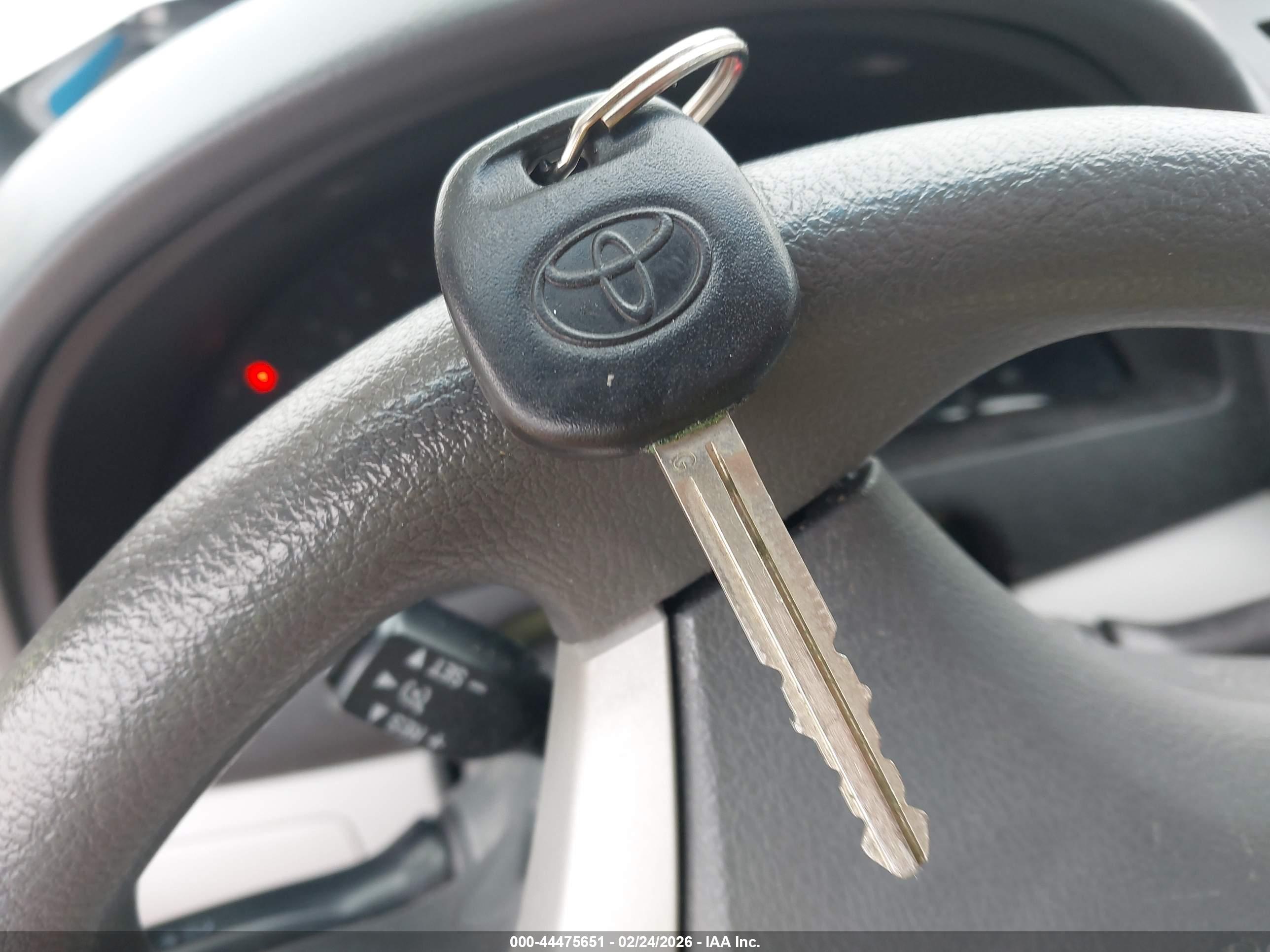 TOYOTA CAMRY image 11