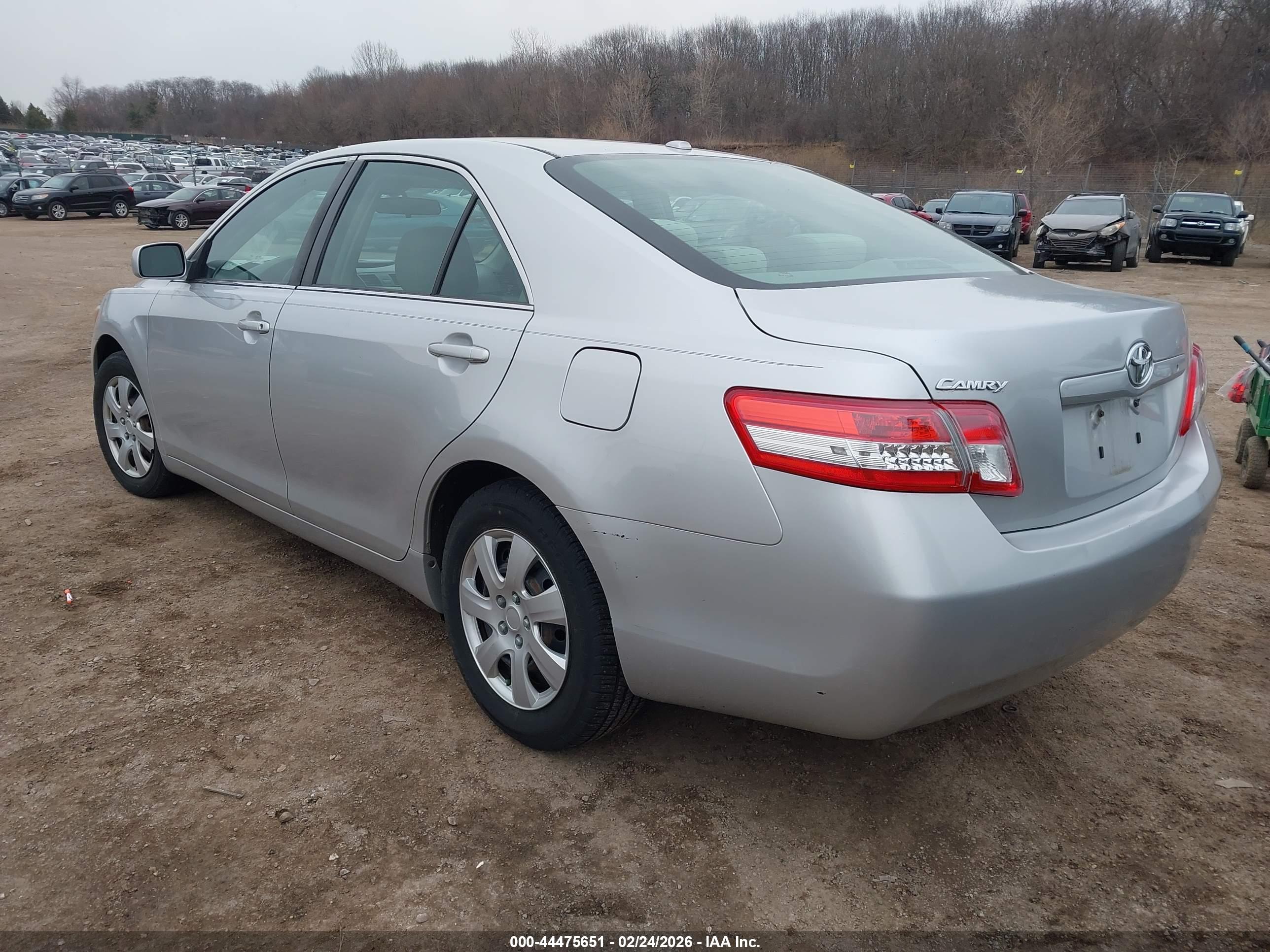 TOYOTA CAMRY image 3