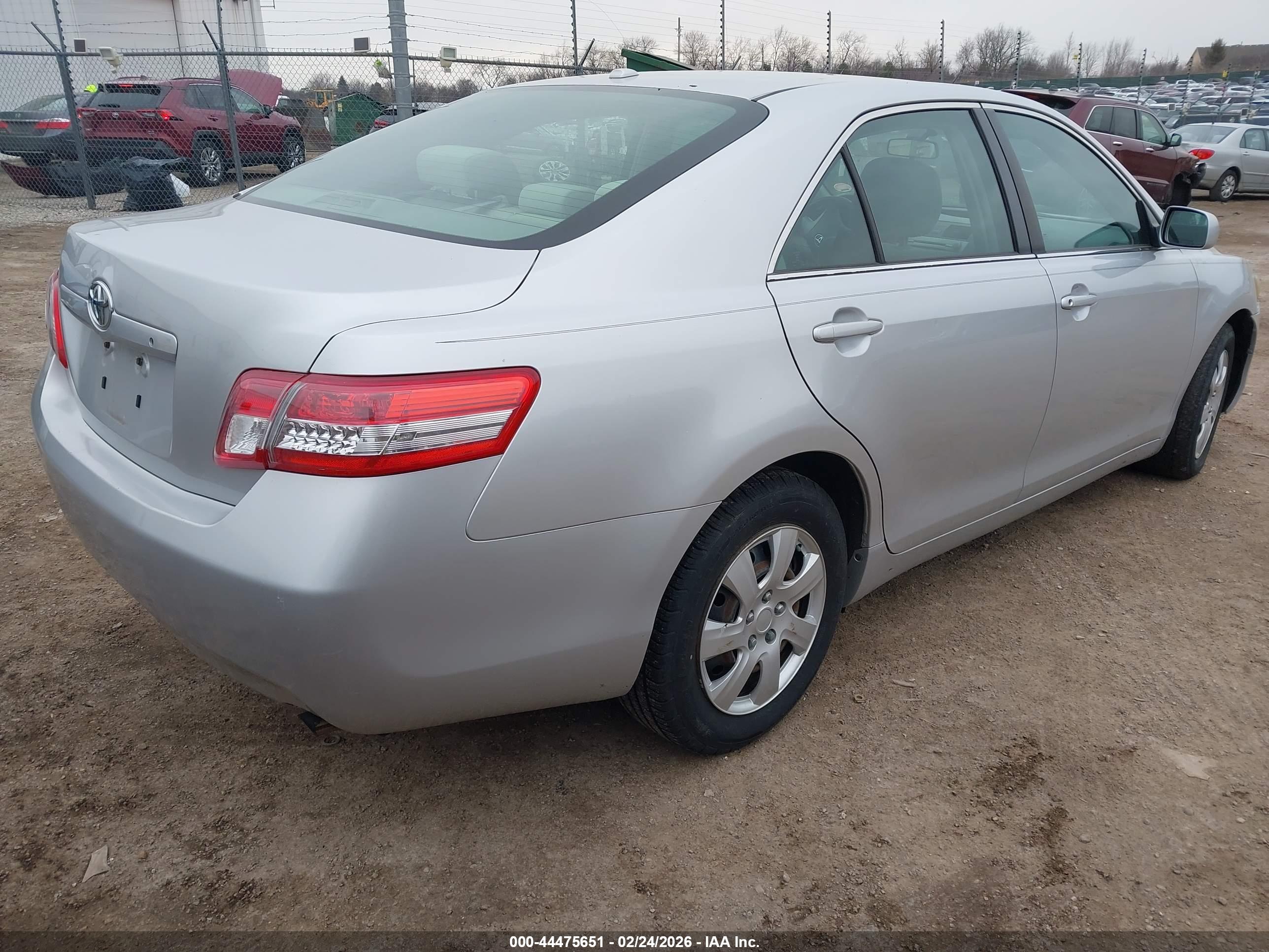 TOYOTA CAMRY image 4