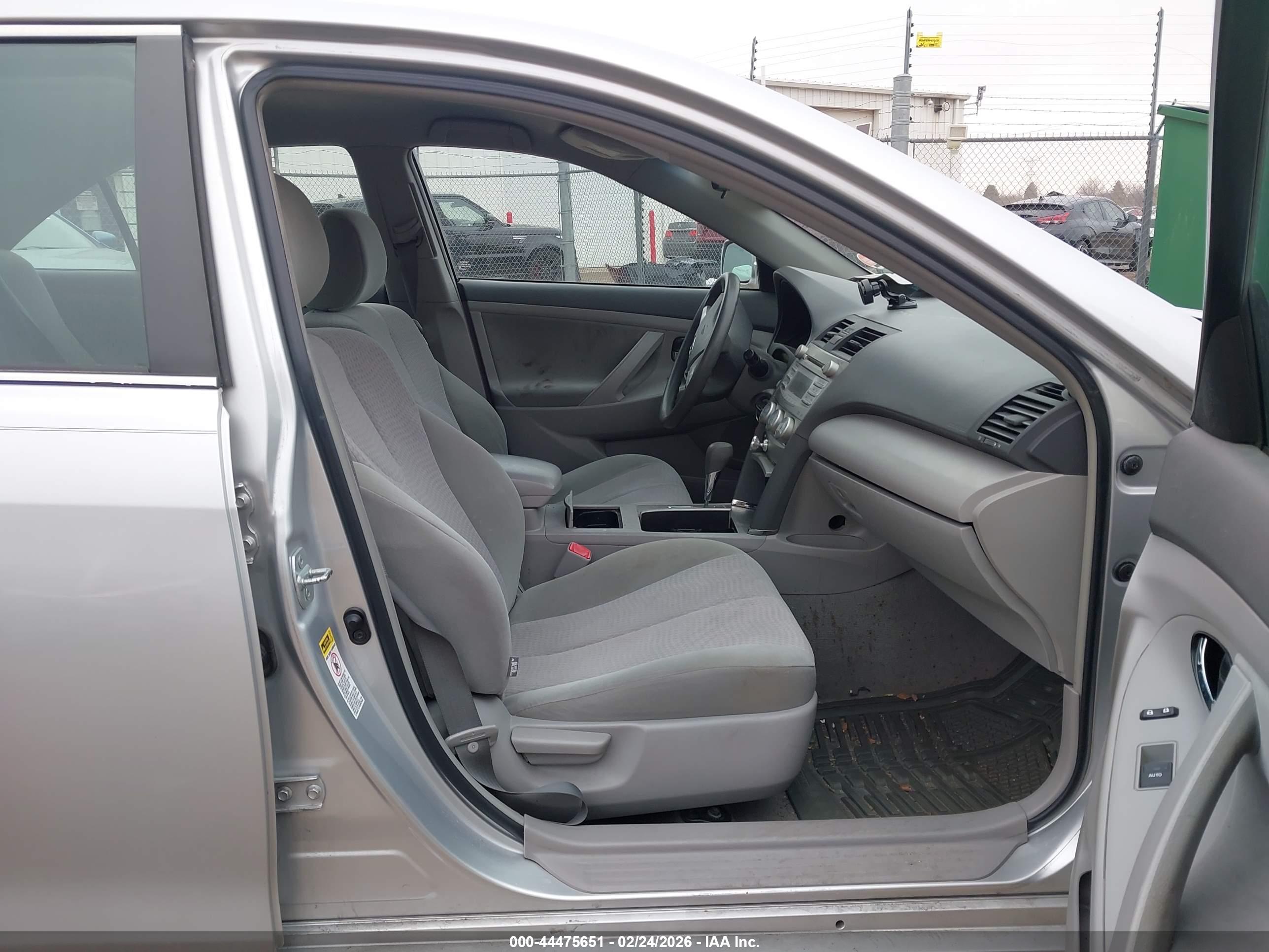 TOYOTA CAMRY image 5