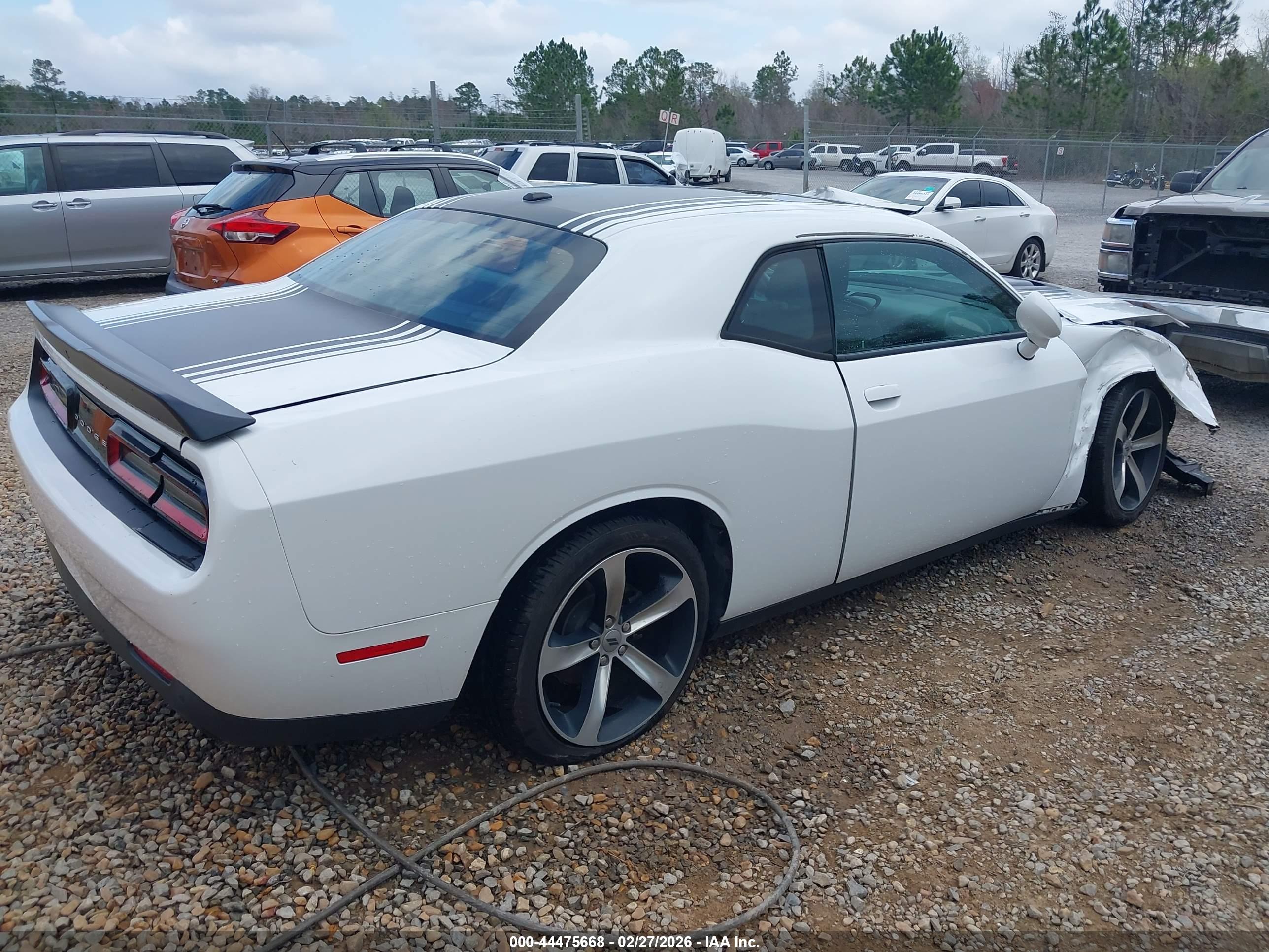 DODGE CHALLENGER image 4