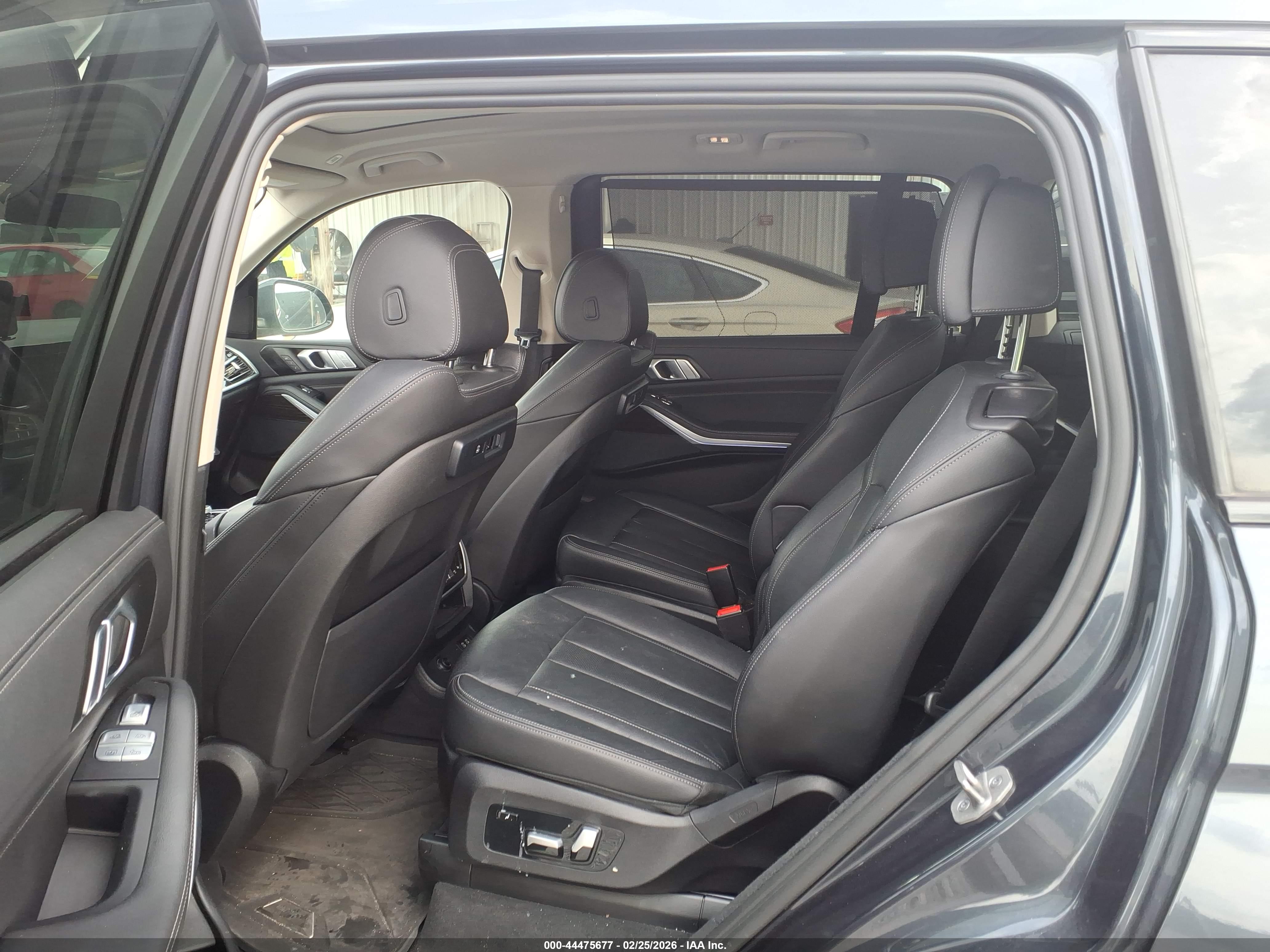 BMW X7 image 8