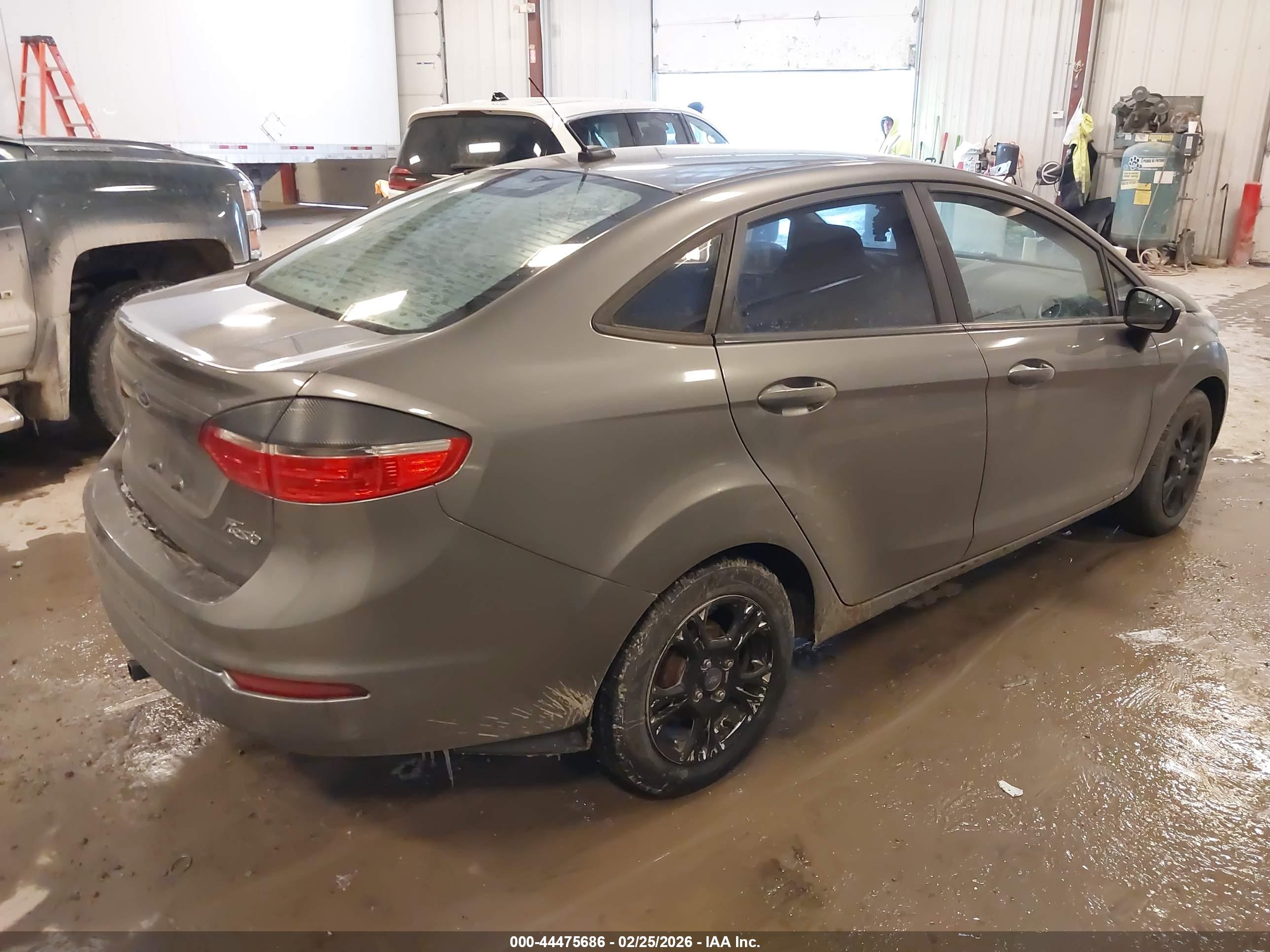 FORD FIESTA image 4