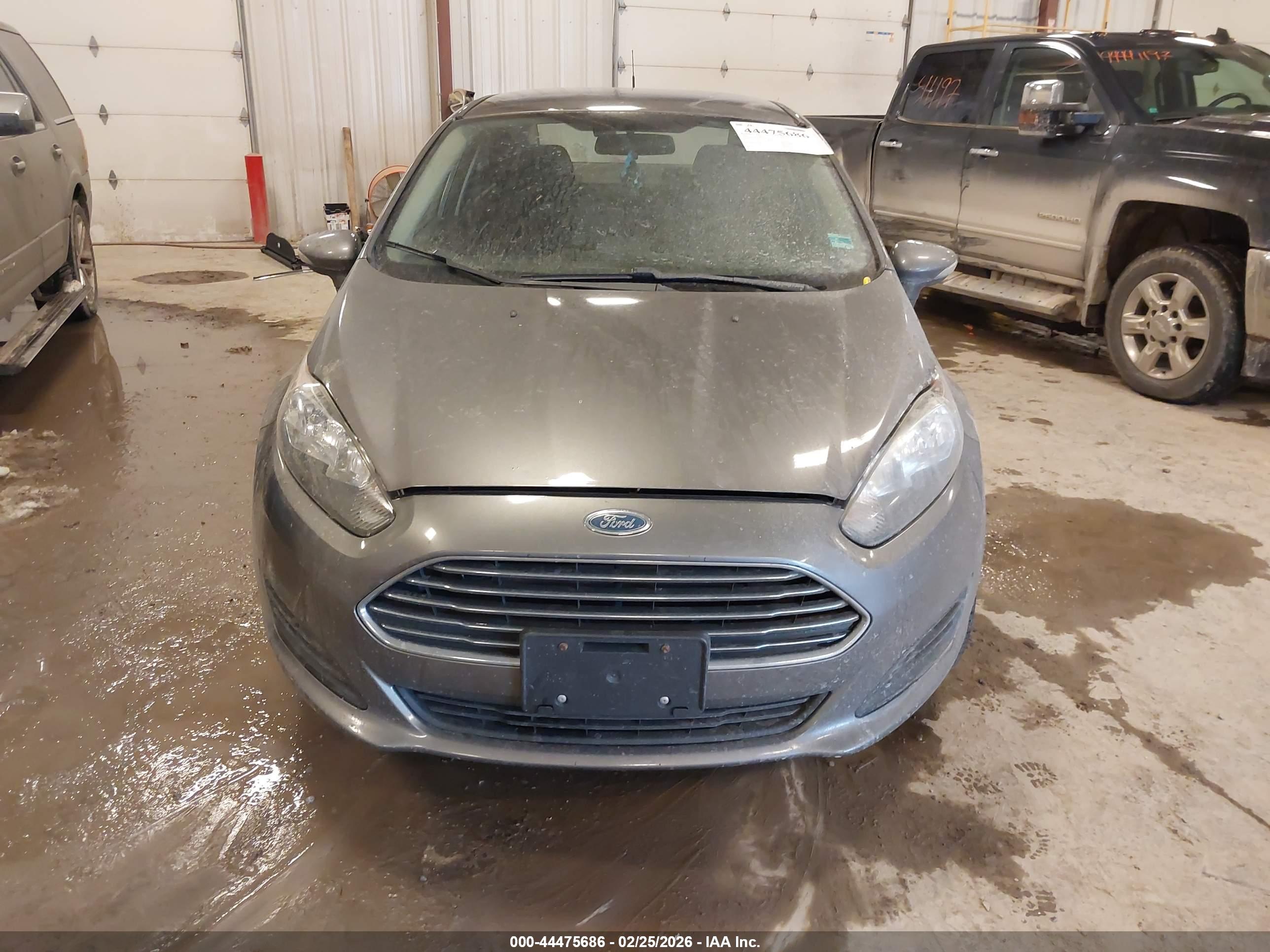 FORD FIESTA image 6