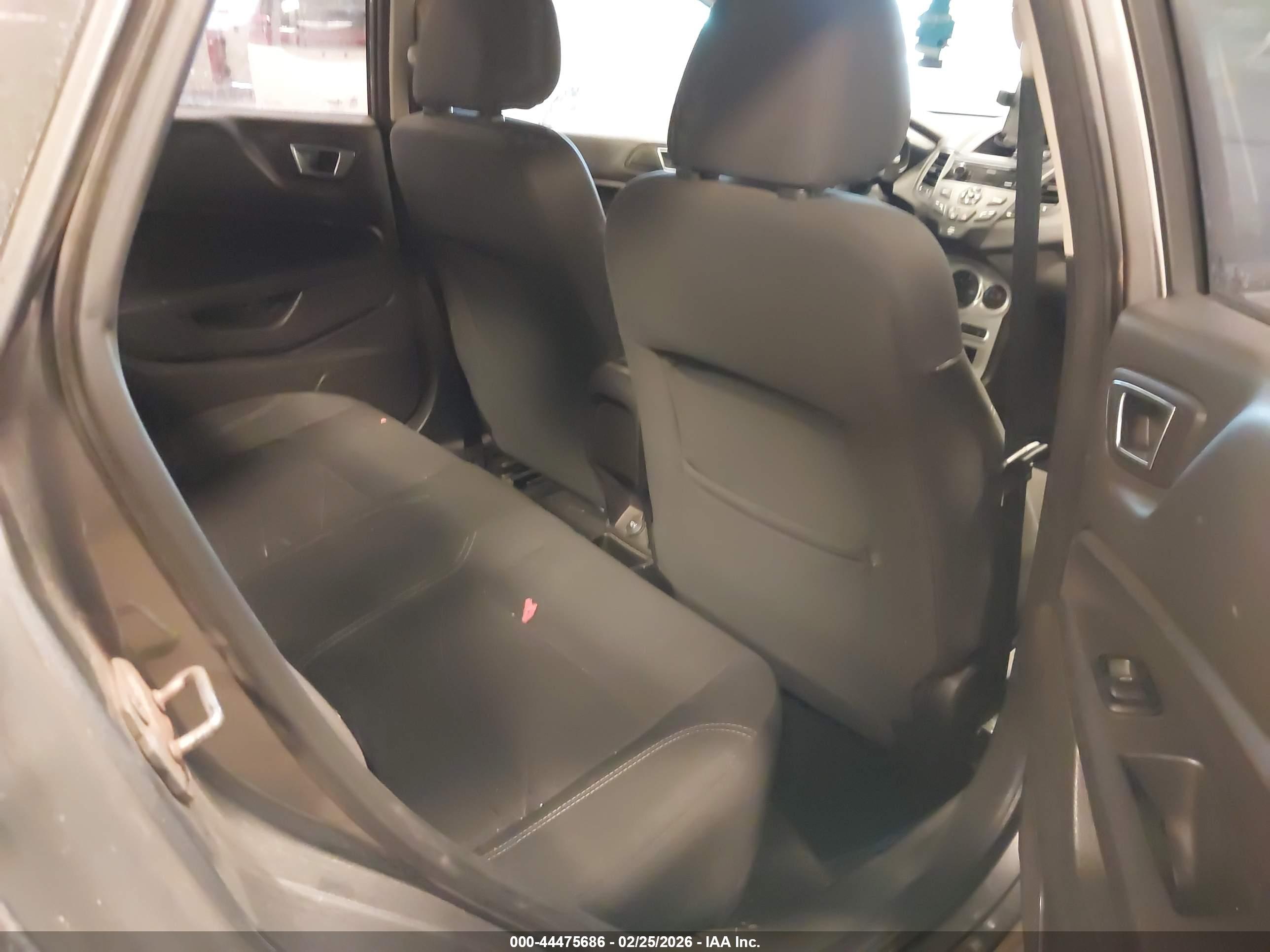 FORD FIESTA image 8