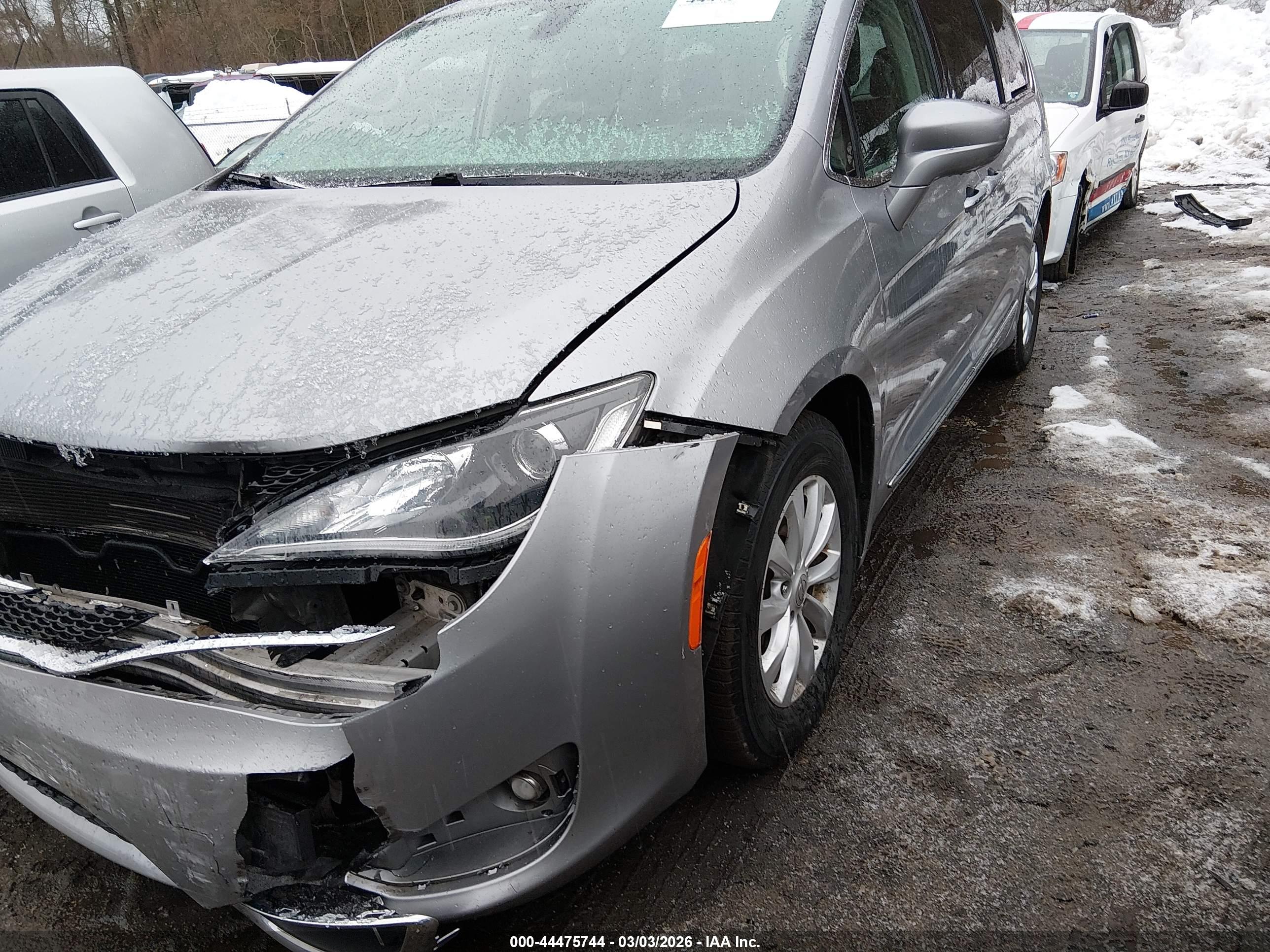 CHRYSLER PACIFICA image 2
