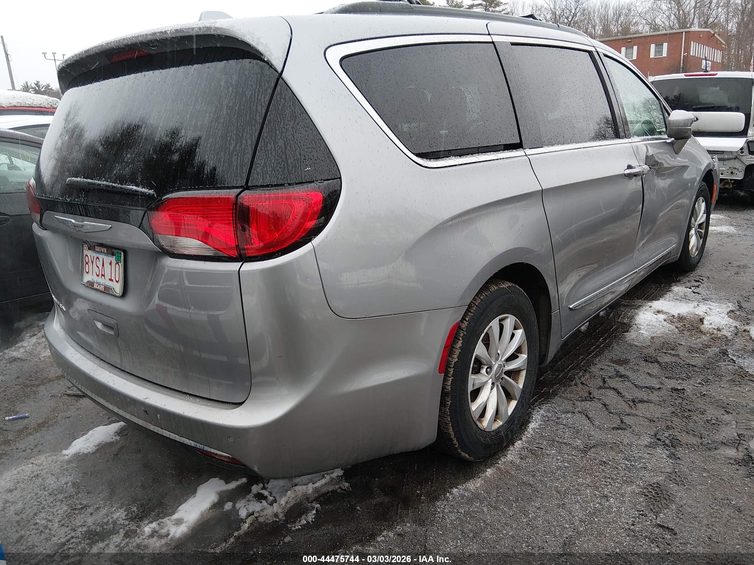 CHRYSLER PACIFICA image 4