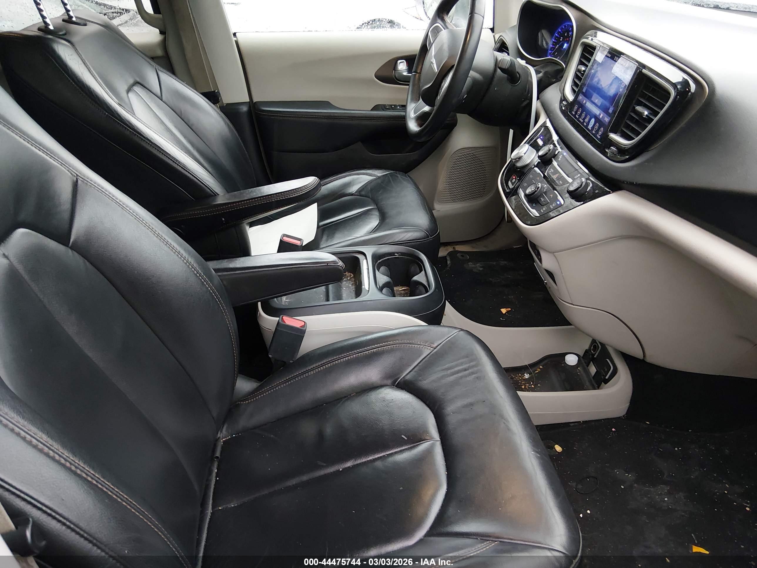 CHRYSLER PACIFICA image 5