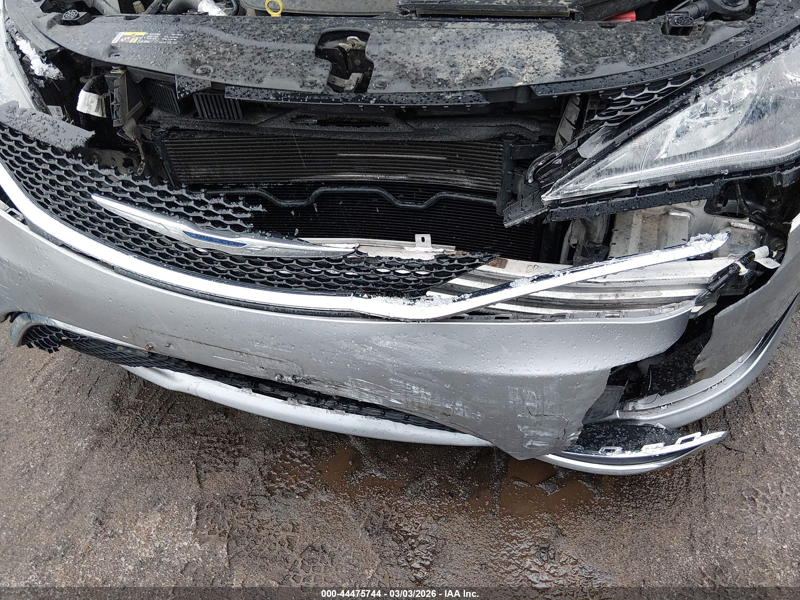 CHRYSLER PACIFICA image 6