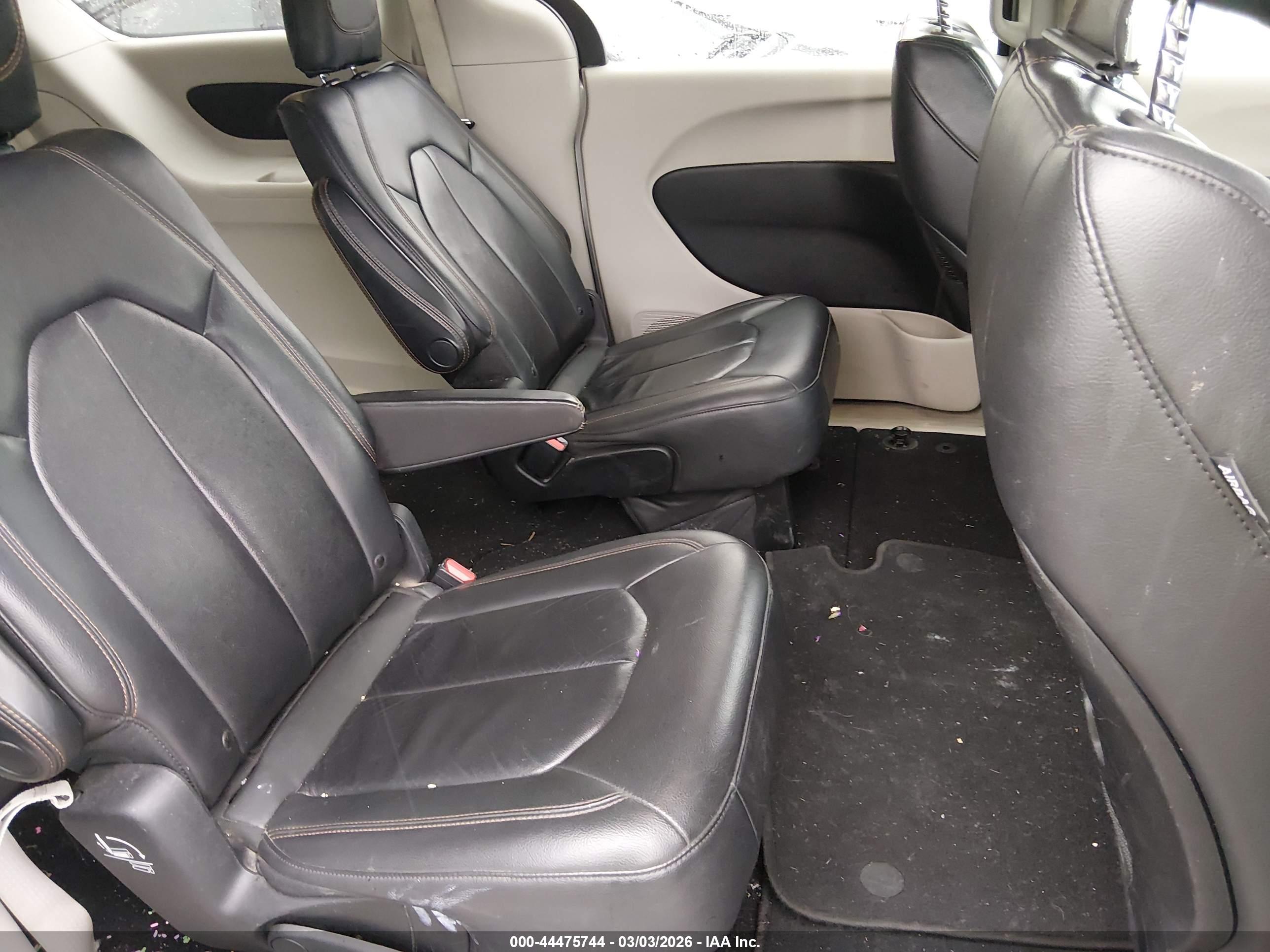 CHRYSLER PACIFICA image 8