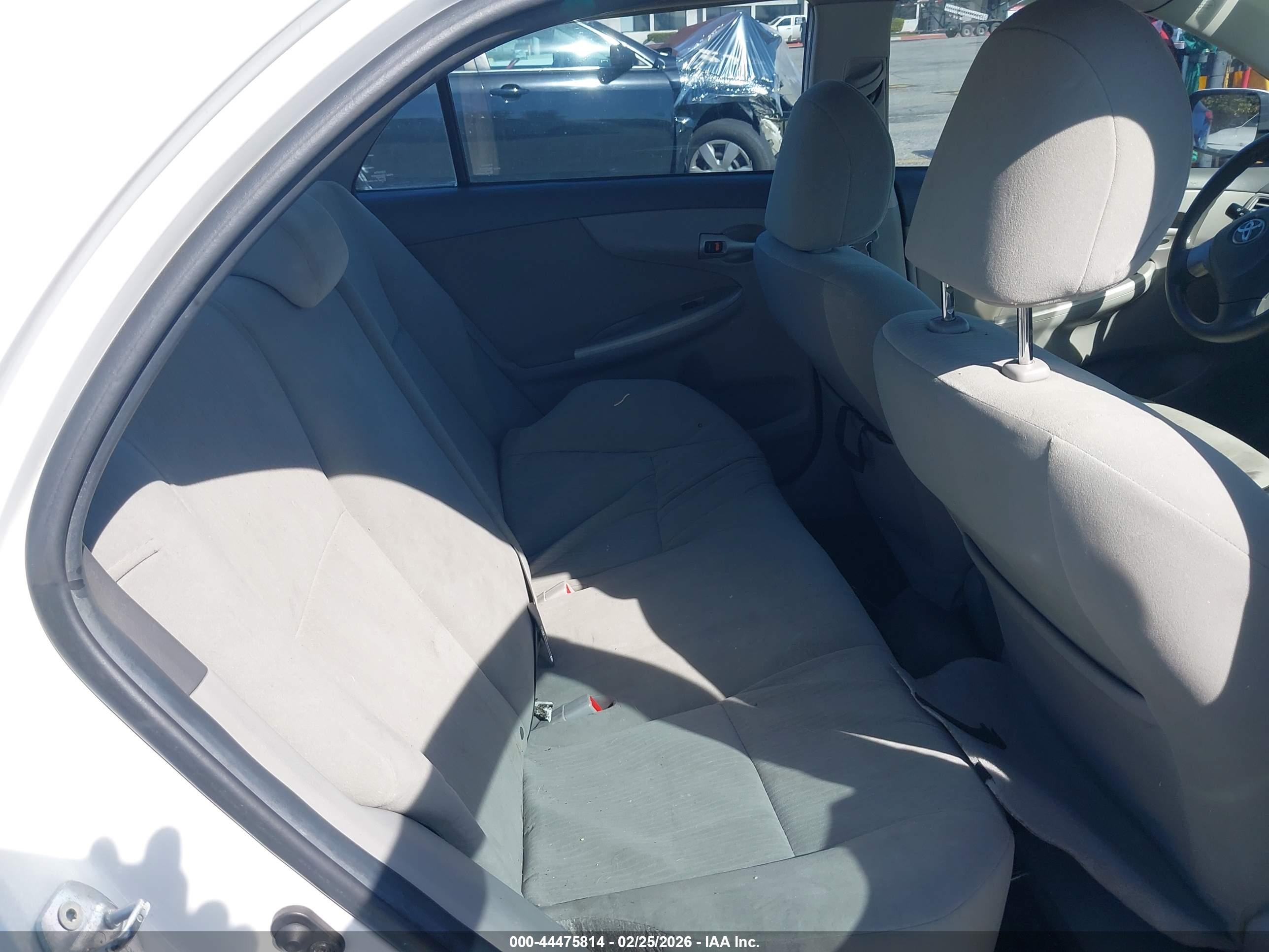 TOYOTA COROLLA image 8