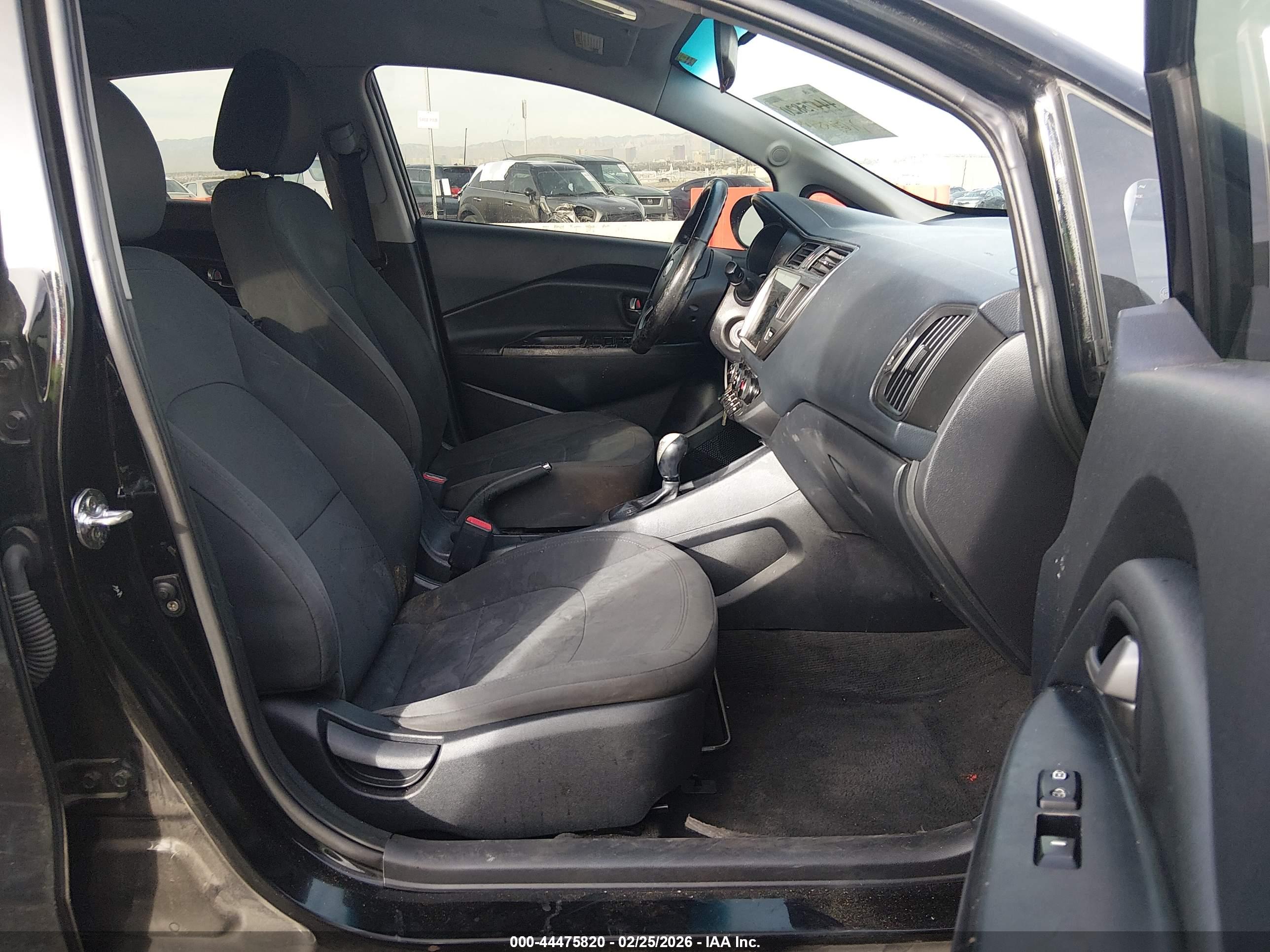 KIA RIO5 image 5