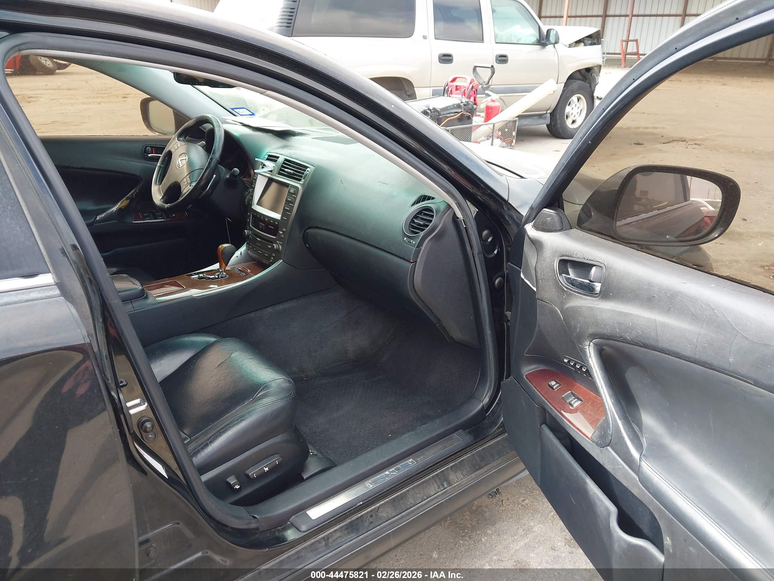 LEXUS IS image 5