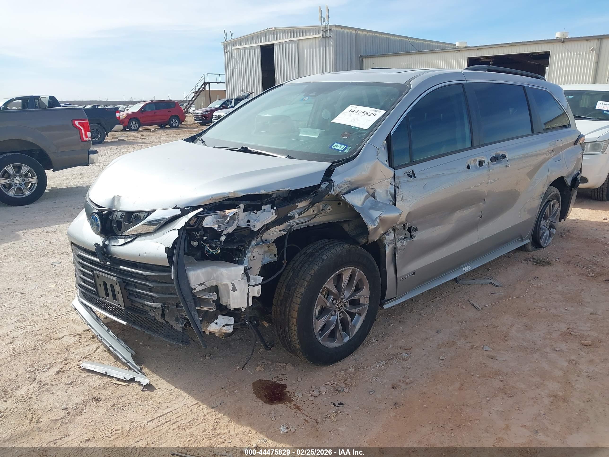 TOYOTA SIENNA image 6