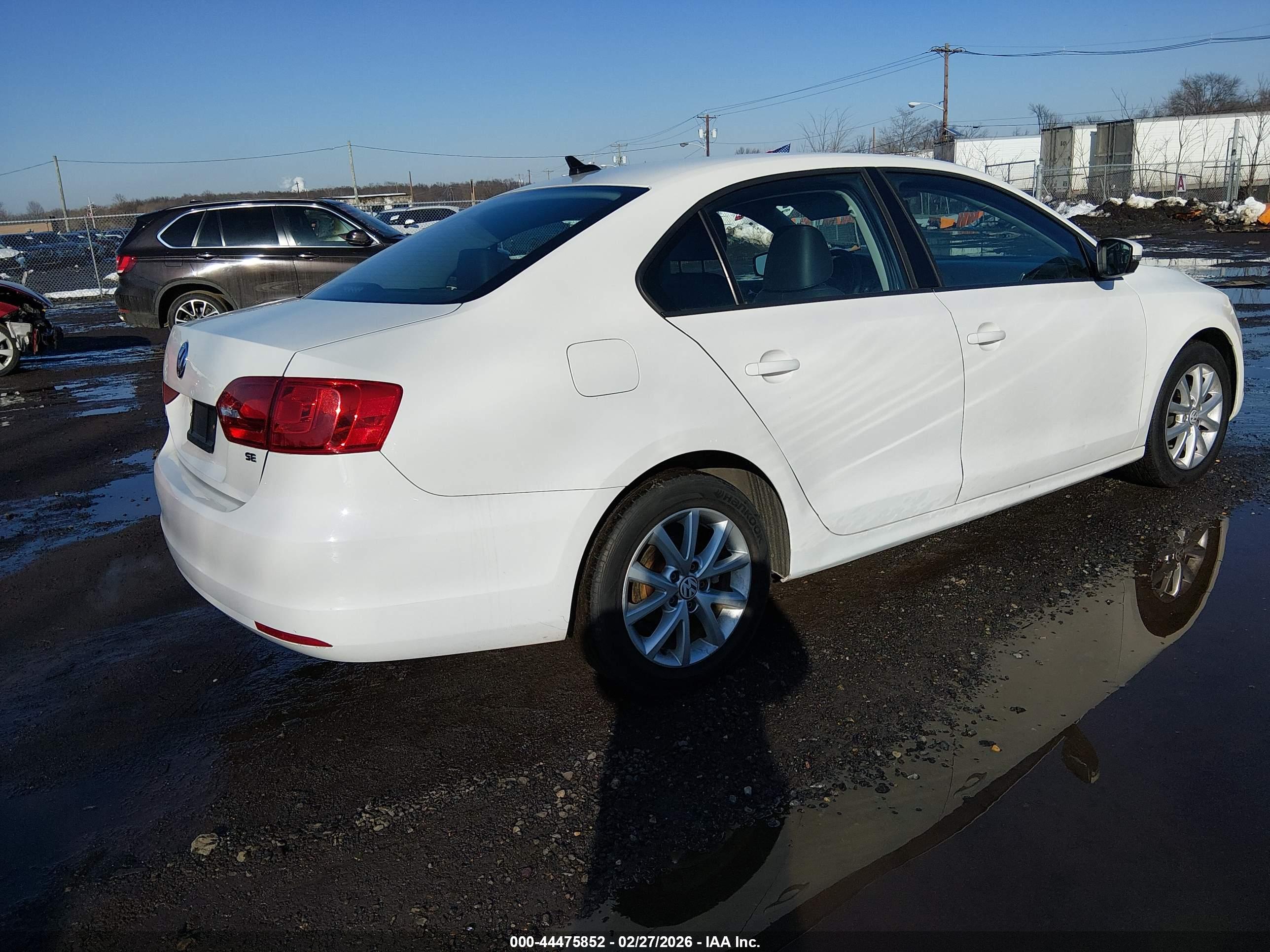 VOLKSWAGEN JETTA image 4