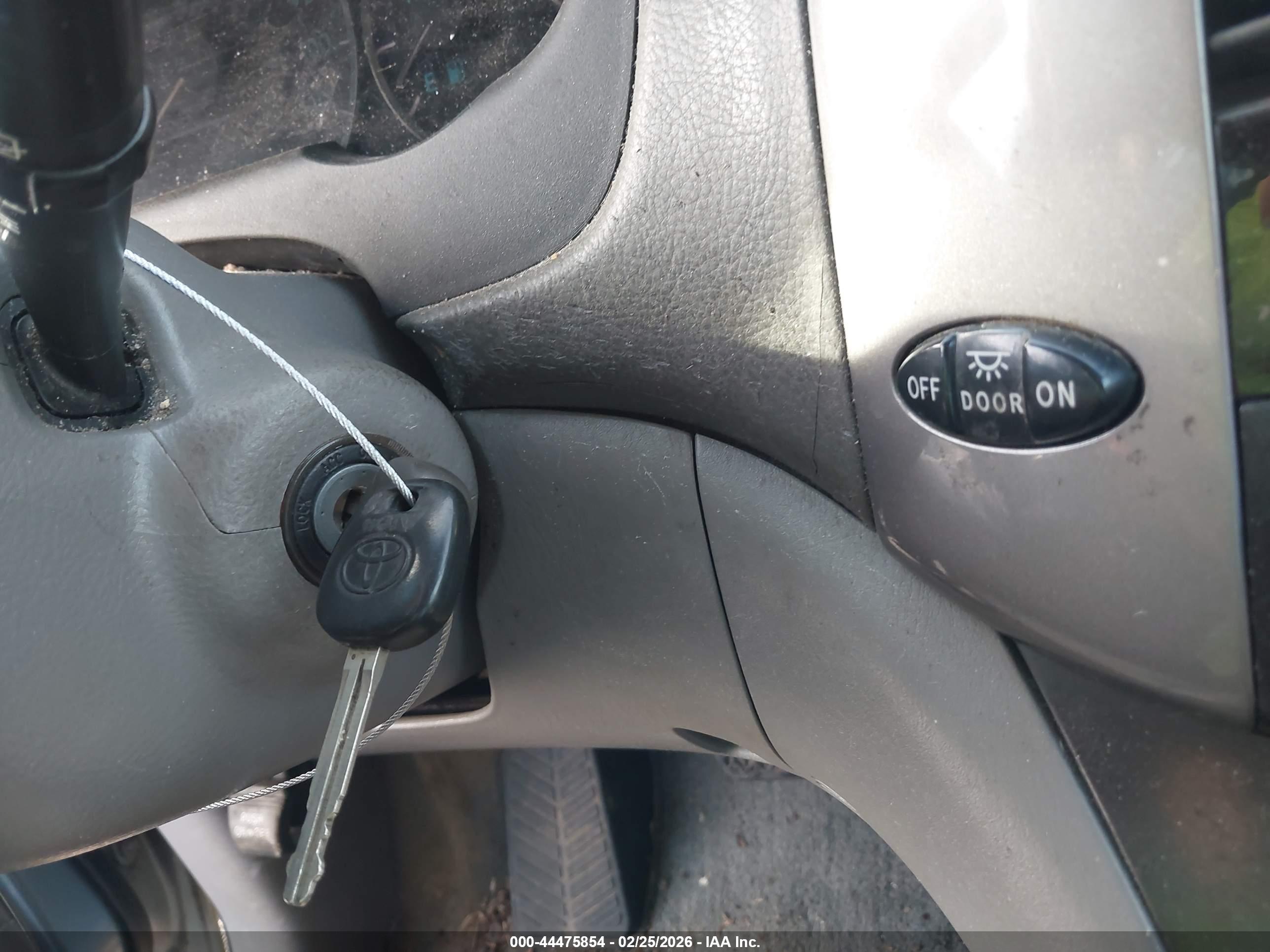 TOYOTA SIENNA image 11