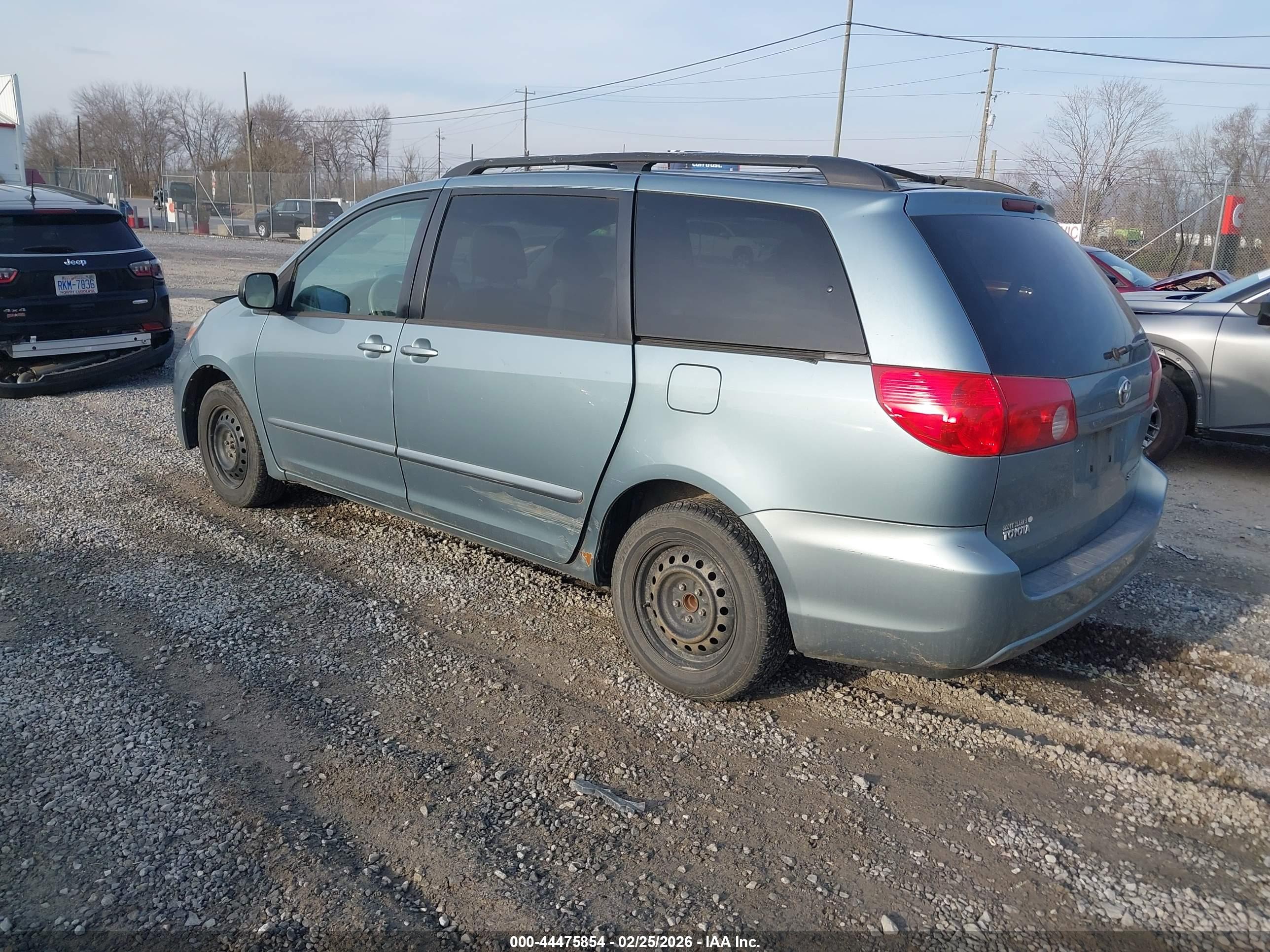 TOYOTA SIENNA image 3