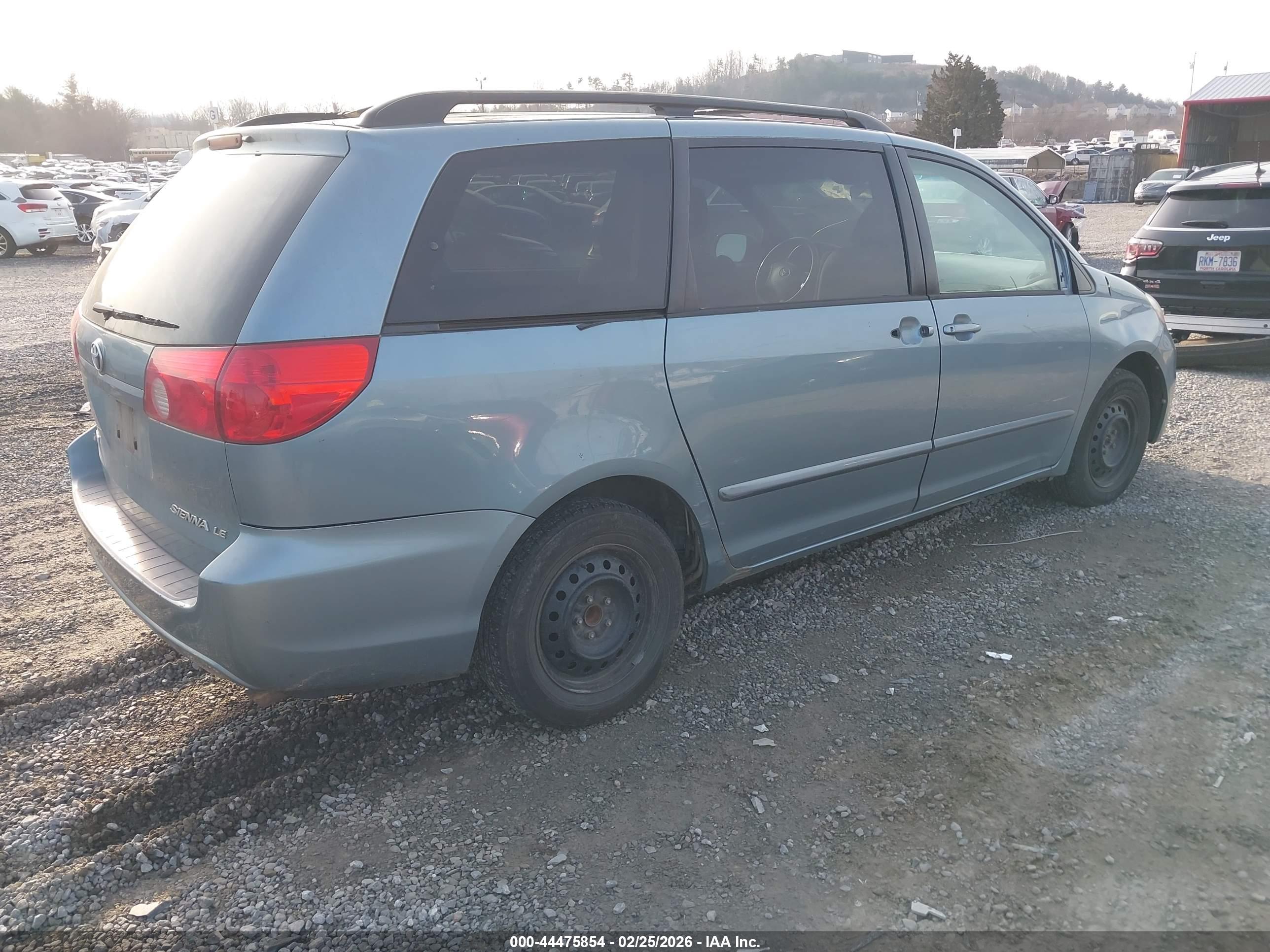 TOYOTA SIENNA image 4