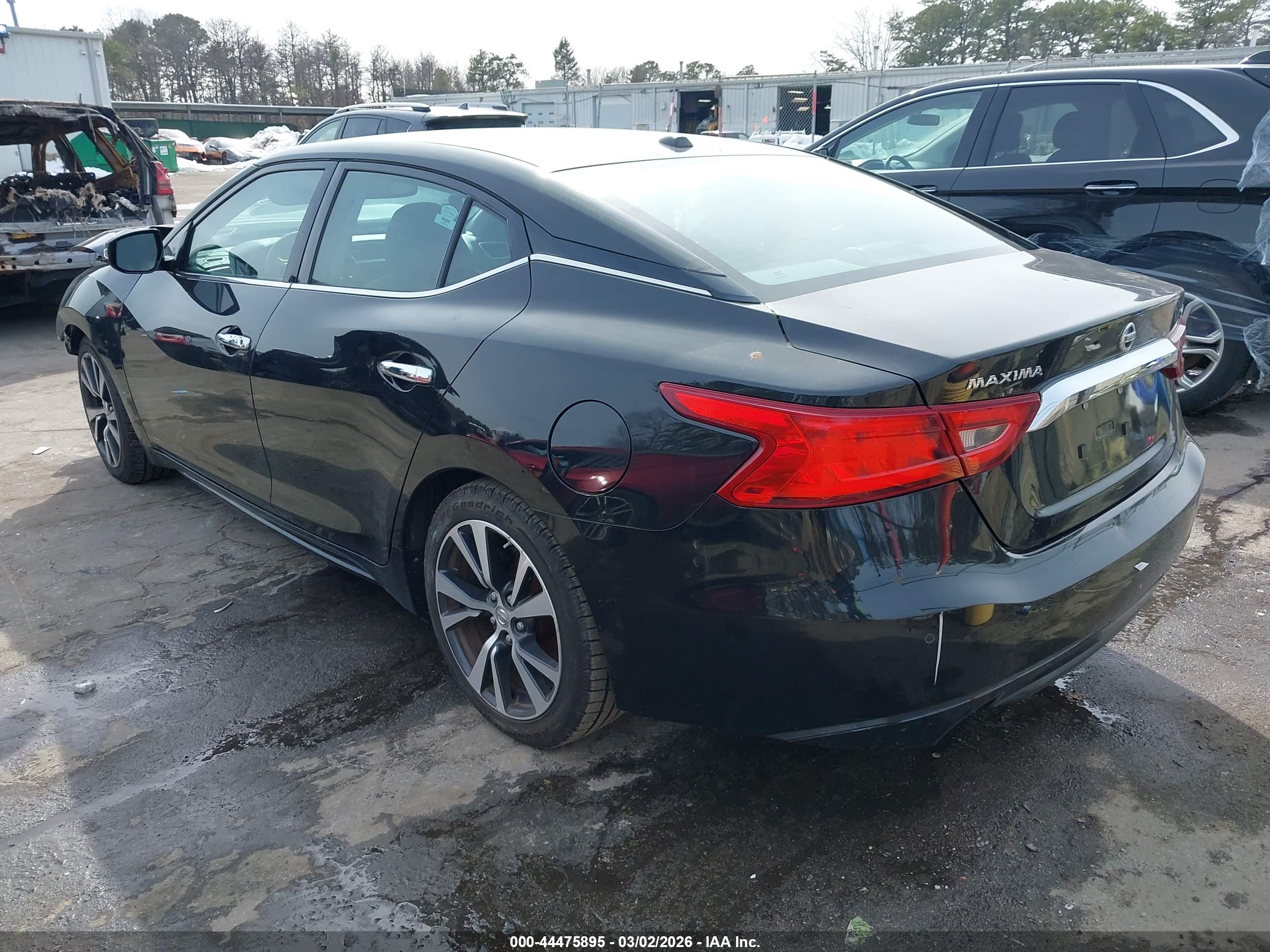 NISSAN MAXIMA image 3
