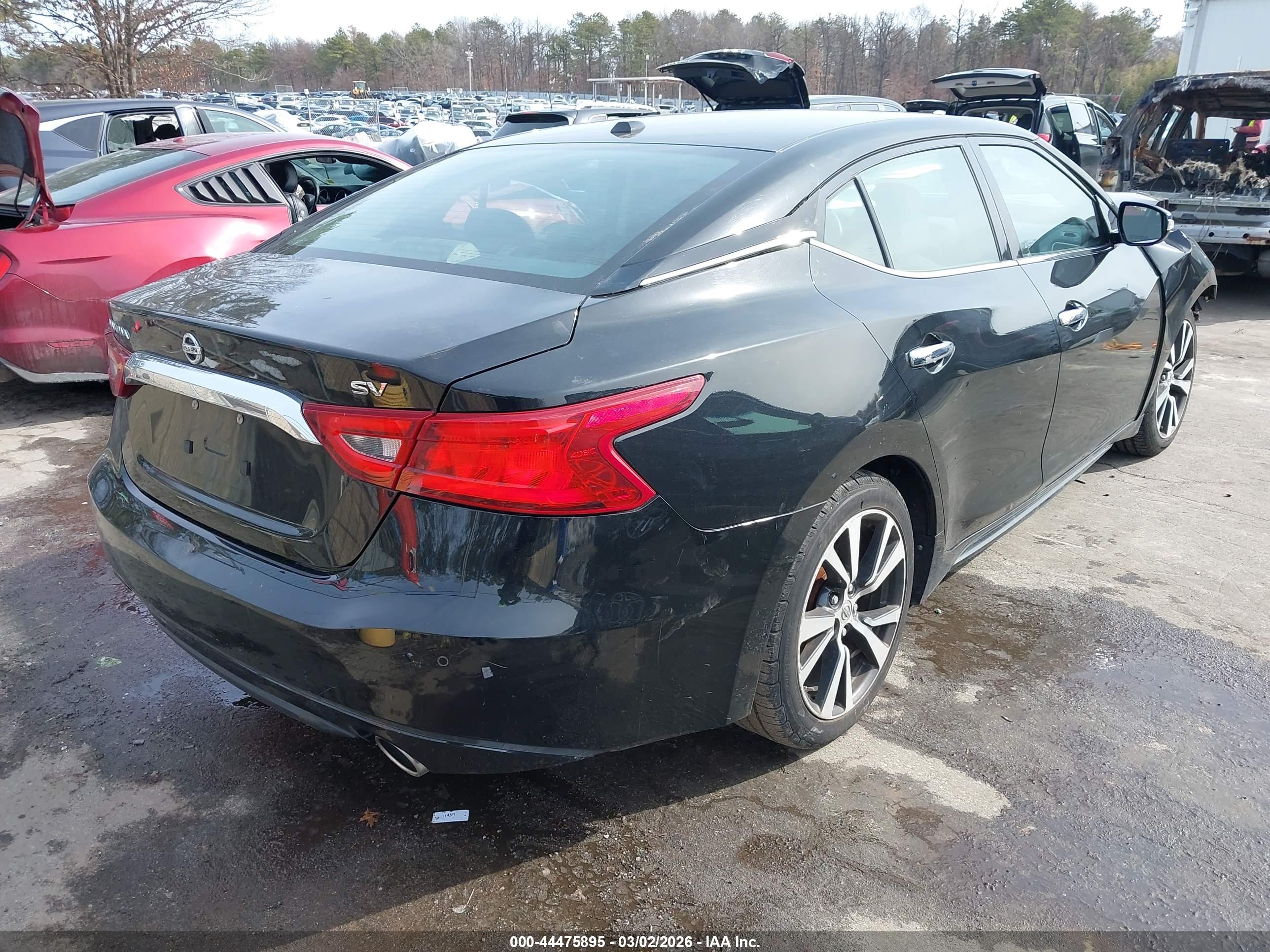 NISSAN MAXIMA image 4