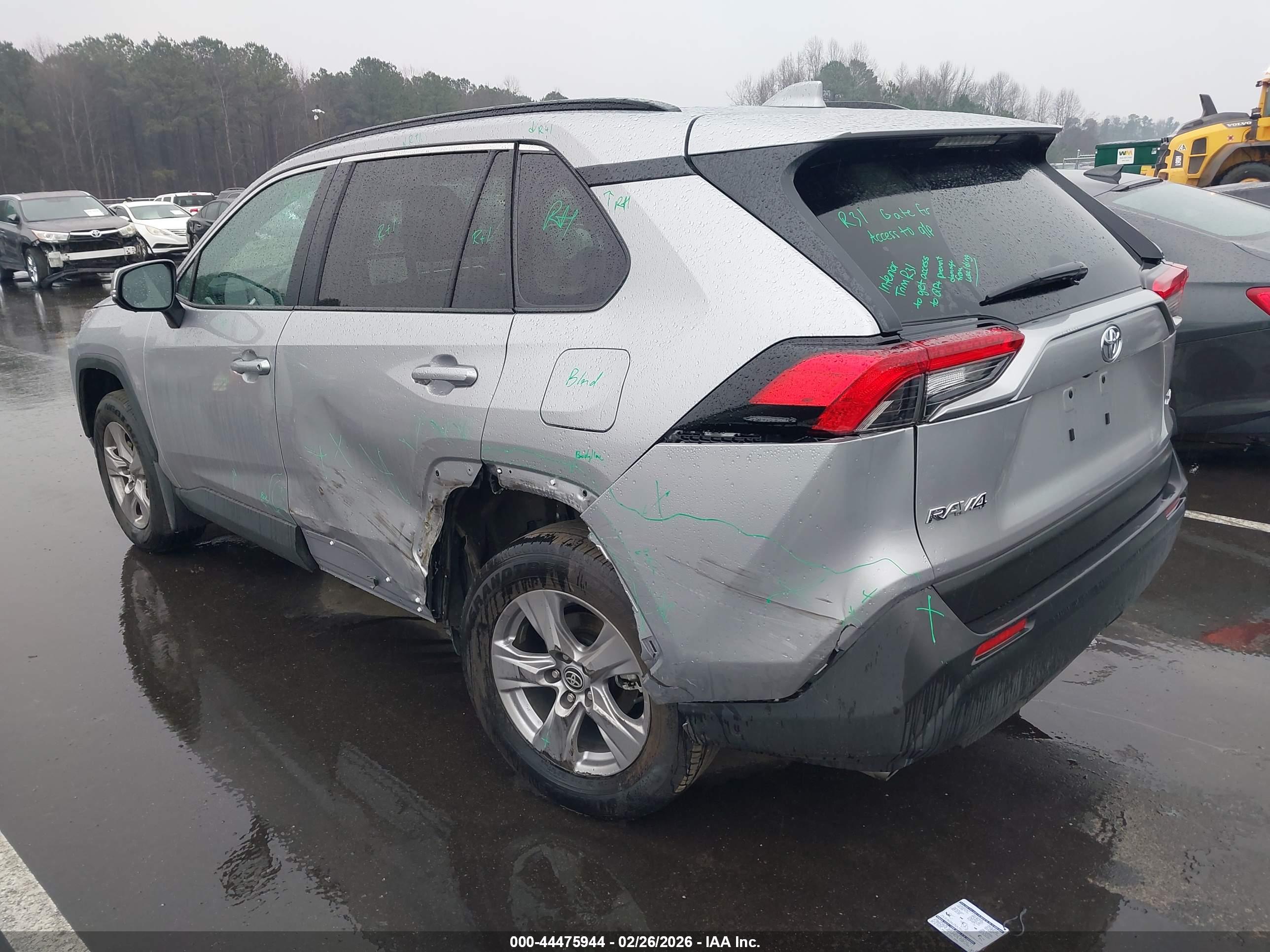 TOYOTA RAV4 image 3