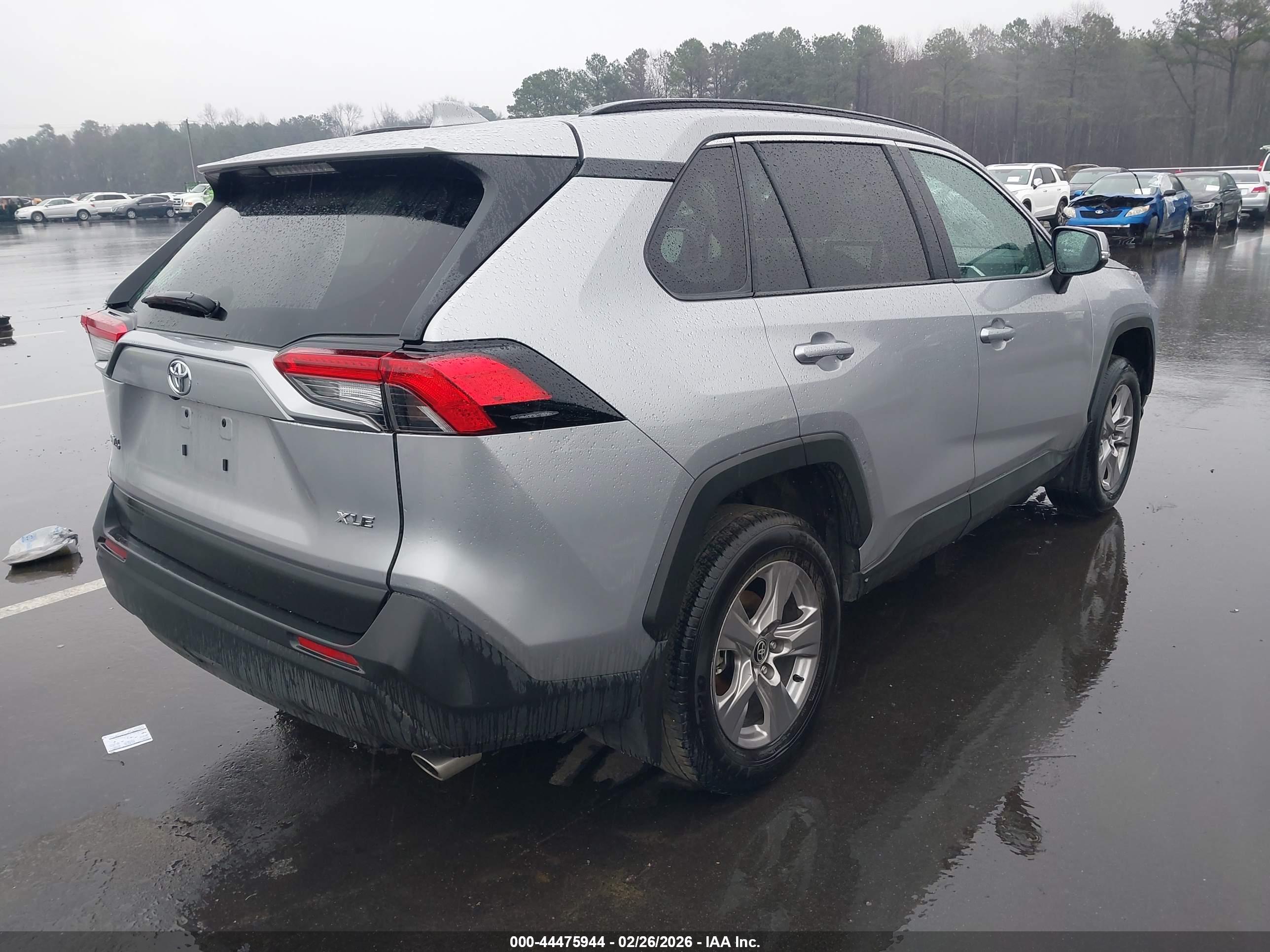 TOYOTA RAV4 image 4