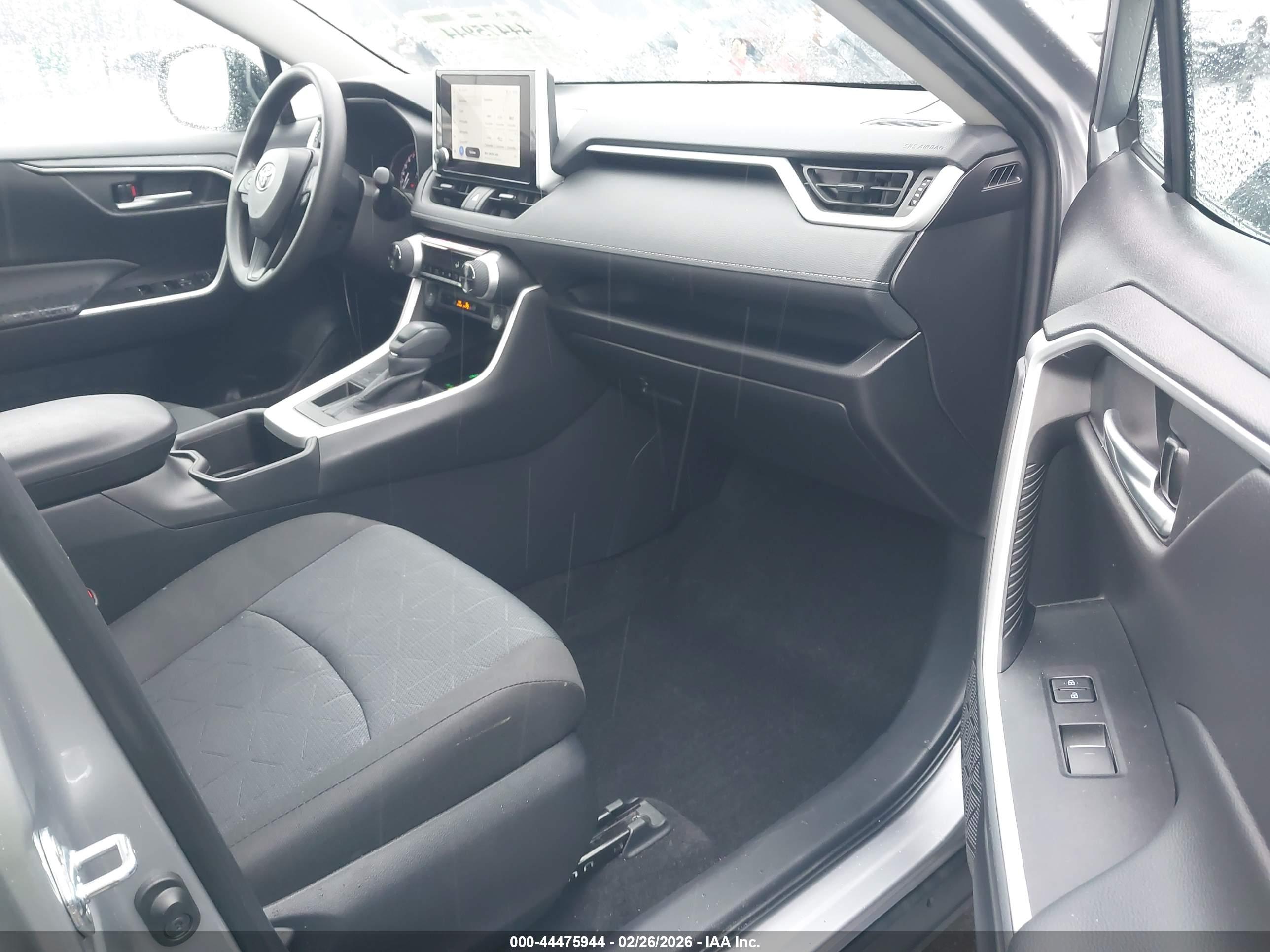 TOYOTA RAV4 image 5